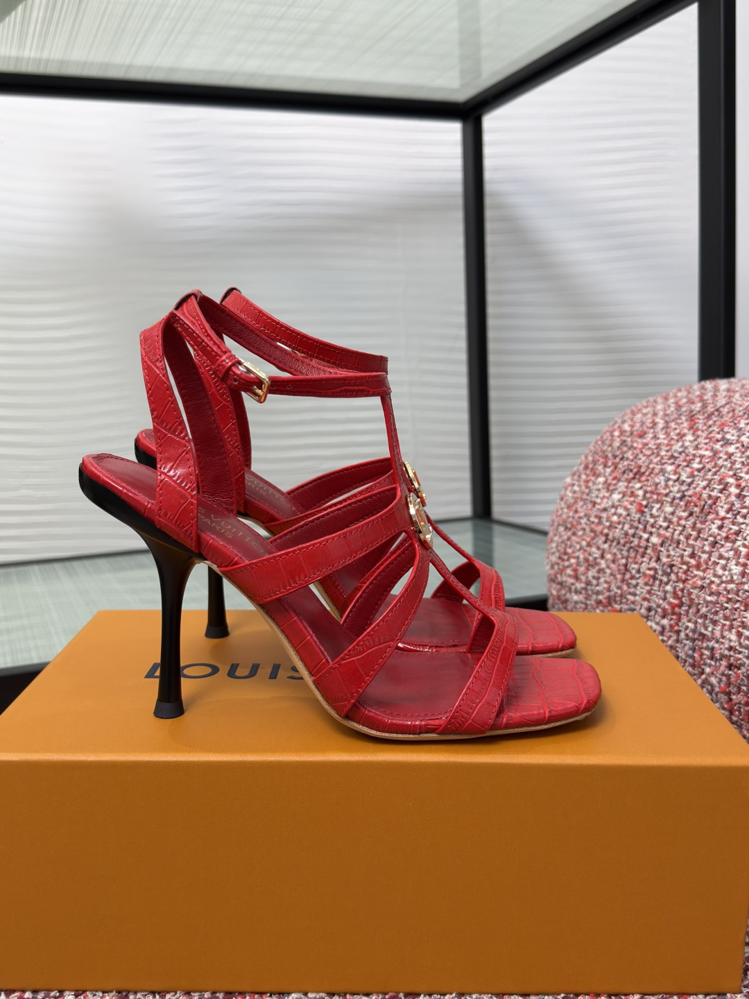 :
LV 2026 Isola LV LV Isola + LV + OK :/ 9.5cm Taglia : 35-41 40 41