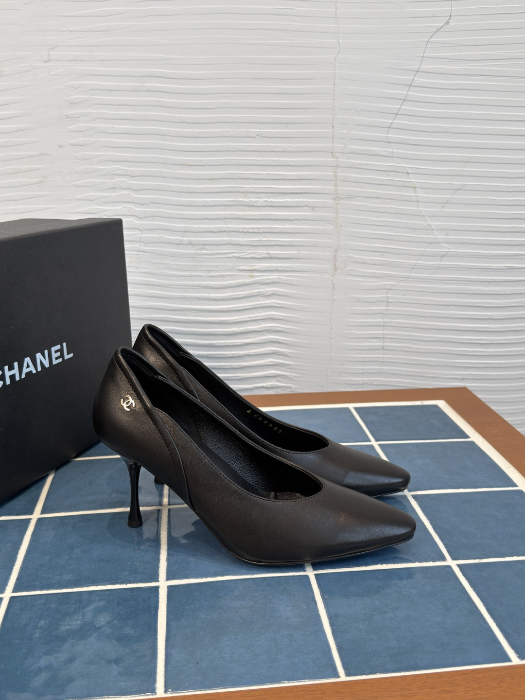 Black Pumps