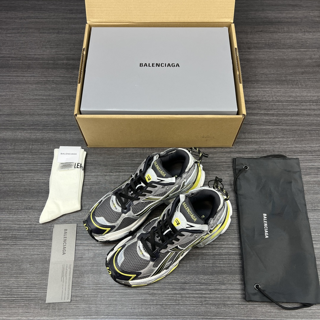 NO:446252,Pure original BALENCIAGA Balenciaga-Runner shows the designer Demna's sneaker style through details such as glue, old making, stitching, etc., and uses a pair of 'old shoes' to convey a retro feel. The rear side panel and raised toe show Demna's future structural concept; the original large box restores the official configuration from the inside out and restores the original old making process!  Packaging: Complete set of Dewu accessories vacuum reinforced aircraft box packaging!  Size 35-46 (positive size), daddy shoes, balenciaga, balenciaga, sneakers19860909纯原BALENCIAGA 巴黎世家-Runner、是通过溢胶、做旧、缝线等细节,展示了设计师 Demna 的运动鞋风格,用一双「旧鞋」传递复古感,后侧板、翘起的鞋头,则展示了 Demna 在结构上的未来构想； 原装大盒从里到外一切百分百还原官方配置 ,还原原版做旧工艺！ 包装:全套得物配件真空加固飞机盒包装！ 码数35-46(正码),老爹鞋,balenciaga,balenciaga,sneakers,Women's Shoes
