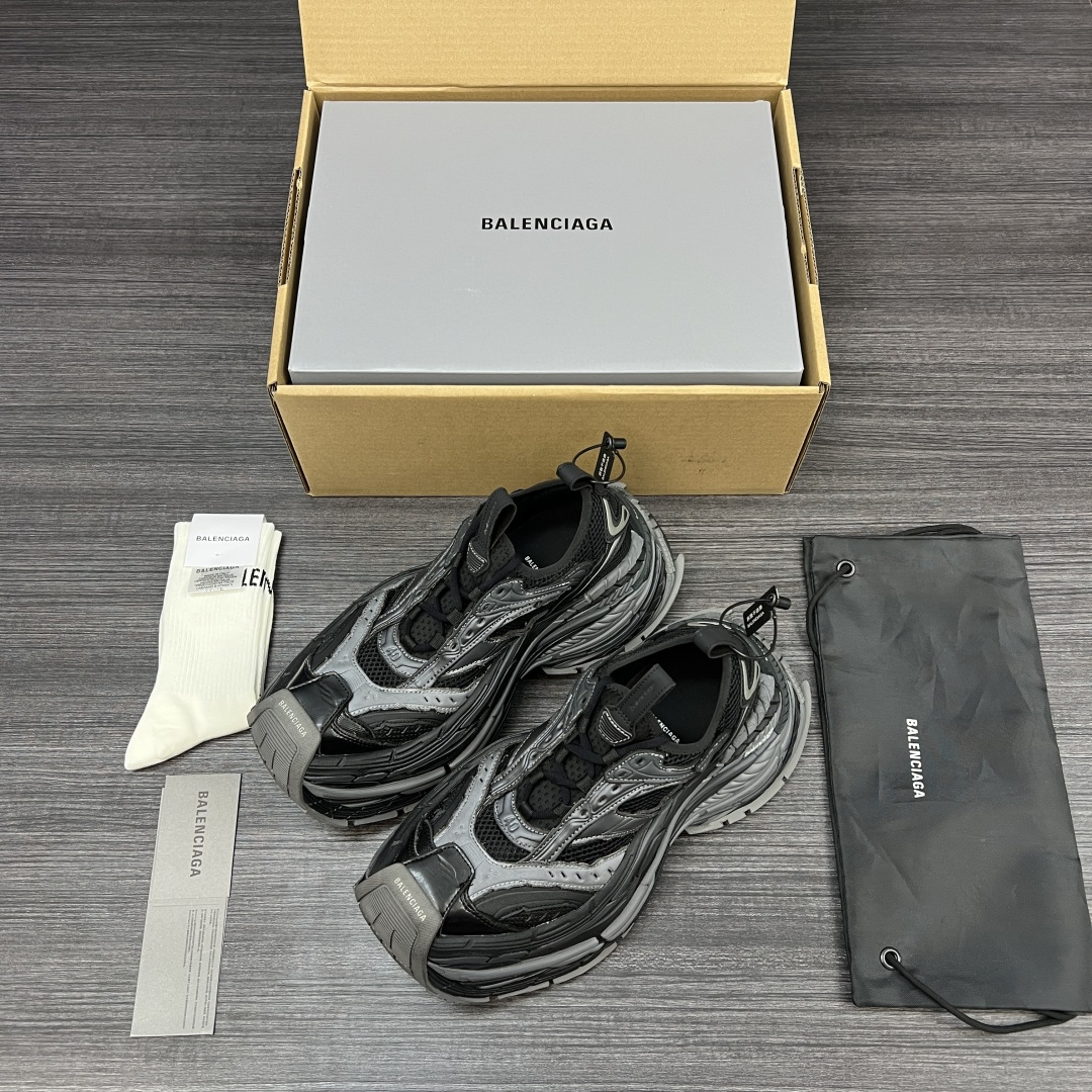 NO:446288,The pure original version of Balenciaga Platform 16XL thick-soled lace-up dad shoes 16cm men's black gray Balenciaga 16xl exaggerated thick sole and unique outline are not only visually super shocking, but also can quietly increase height. Whether it is in the same frame with the personalized thick-soled boots or actual testing on the feet, they are all very cool and easily create a fashionable and outstanding look. With 16xl, the sense of fashion is strong!  Fabric fly-woven mesh spliced ​​leather, outsole, multi-layer combination, outsole, the height of the whole shoe is 16CM, the height of the outsole is measured to increase the height of the outsole, 8.5CM, and the entire shoe adopts aging and polishing process, and is full of retro and trendy flavor!  Number of codes: 35-46 (positive code), daddy shoes, balenciaga, balenciaga, tom ford, boots19860909纯原版本Balenciaga巴黎世家 Platform 16XL 厚底系带 老爹鞋 16cm 男款 黑灰 Balenciaga 16xl夸张的厚底和独特的轮廓,不仅视觉上超震撼,还能悄悄增高.无论是和个性的厚底靴同框,还是上脚实测,都酷劲十足,轻松打造时髦出挑的造型.有了16xl,时尚感狠狠拿捏！ 面料飞织网布拼接皮革 大底多层组合大底 整鞋高度16CM 大底增高实测8.5CM 全鞋采用做旧擦色工艺复古潮流味十足！ 码数:35-46码(正码),老爹鞋,balenciaga,balenciaga,tom ford,boots,Women's Shoes