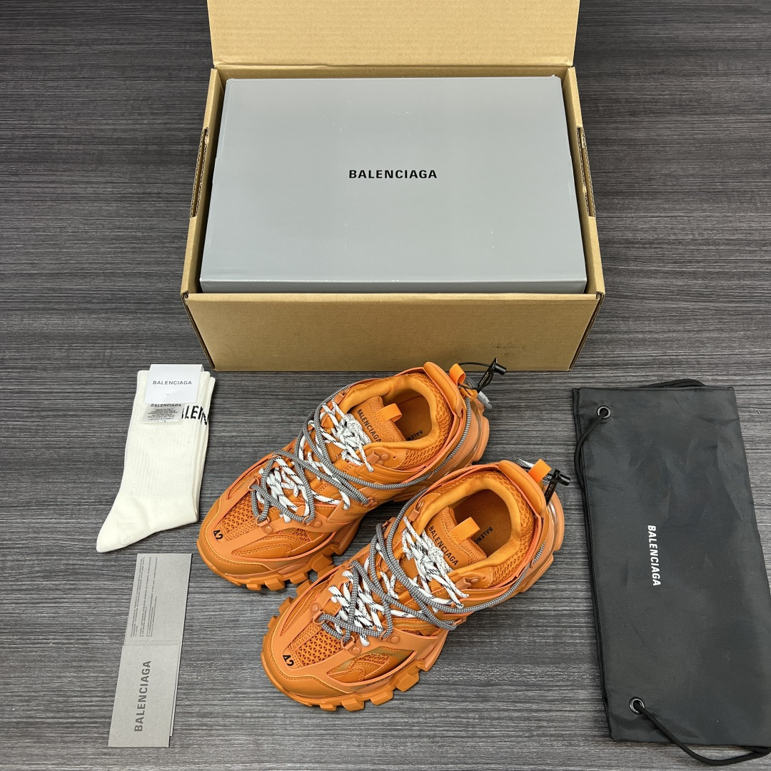 NO:356725,Pure original version Balenciaga Track Trail Round head lace, low top, lifestyle shoes, orange and yellow straps, no beauty tip, market ceiling Balenciaga 3.0 three-generation outdoor concept shoes Balenciaga Sneaker Tess s.Gomma MAILLE WHITE/ORANGE Pure original version All details are compared with original * replica Original large box Every detail is worth savoring Restore Dewu configuration. Packaging: Full set of Dewu accessories reinforced aircraft box packaging!  Number of codes: 35-46 codes (positive code), balenciaga, balenciaga19860909纯原版本 Balenciaga巴黎世家 Track Trail 圆头系带 低帮 生活休闲鞋 橙黄绑带 无美人尖 市场天花板 巴黎世家3.0 三代户外概念鞋 Balenciaga Sneaker Tess s.Gomma MAILLE WHITE/ORANGE 纯原版本 所有细节对照原*复刻 原装大盒 每个细节值得细品 还原得物配置. 包装:全套得物配件加固飞机盒包装！ 码数:35-46码（正码）,,balenciaga,balenciaga,Men's shoes