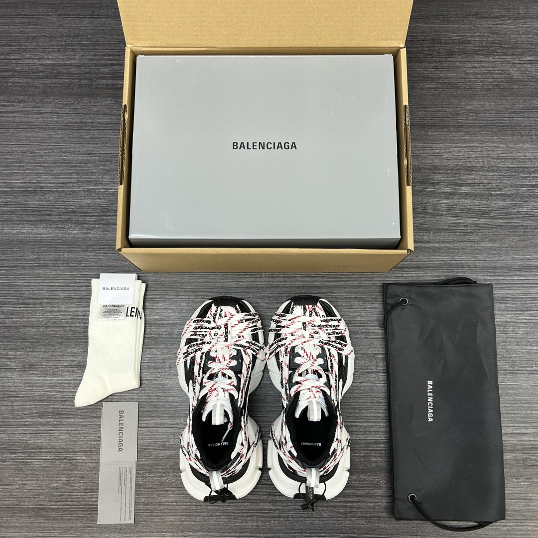 Balenciaga 纯 本Balenciaga Phantom Sneaker 巴黎世家全新做旧3XL Logo绑带做旧潮流跑鞋 在延续 Track Trainer 户外轮廓和复杂鞋面结构的同时
