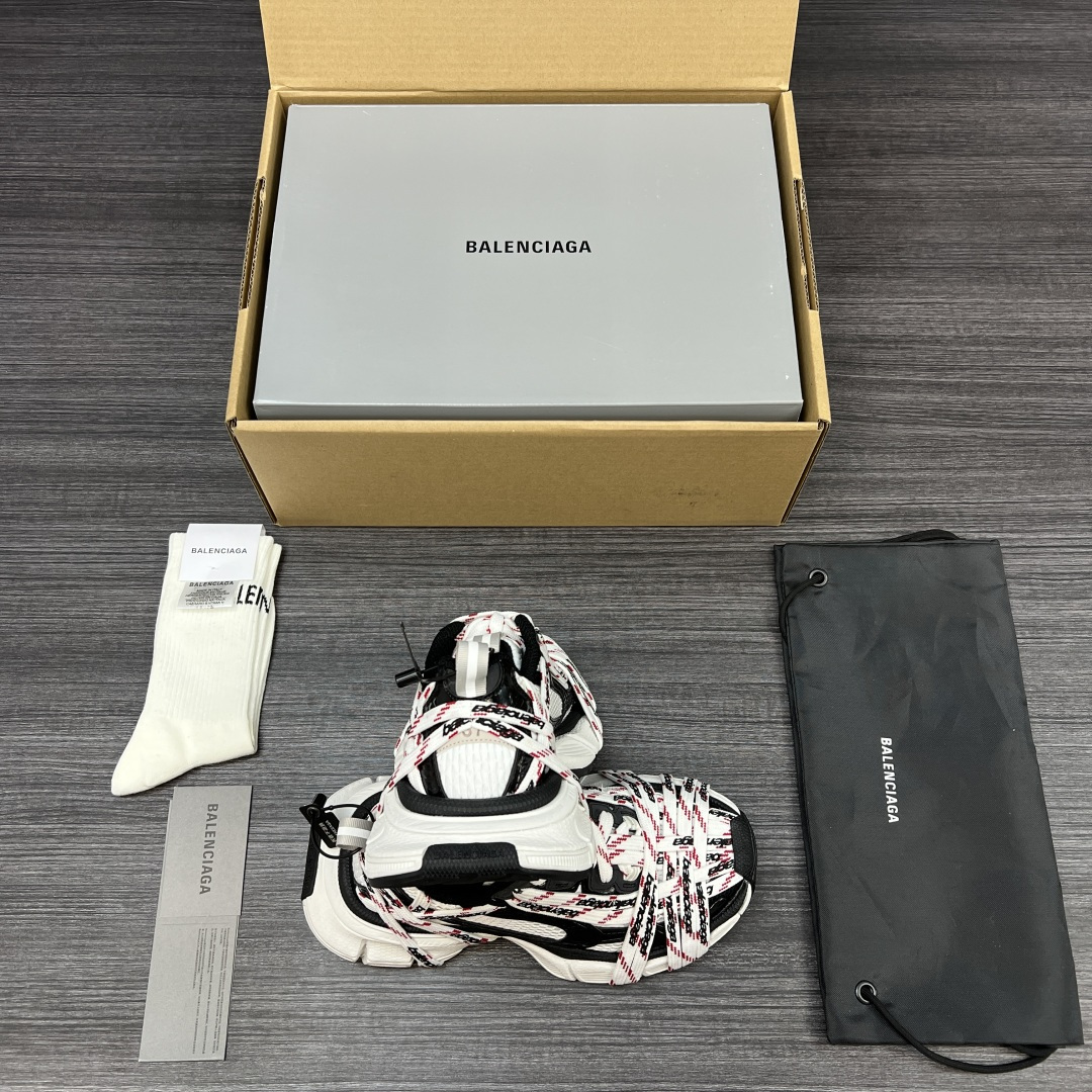 Balenciaga 纯 本Balenciaga Phantom Sneaker 巴黎世家全新做旧3XL Logo绑带做旧潮流跑鞋 在延续 Track Trainer 户外轮廓和复杂鞋面结构的同时
