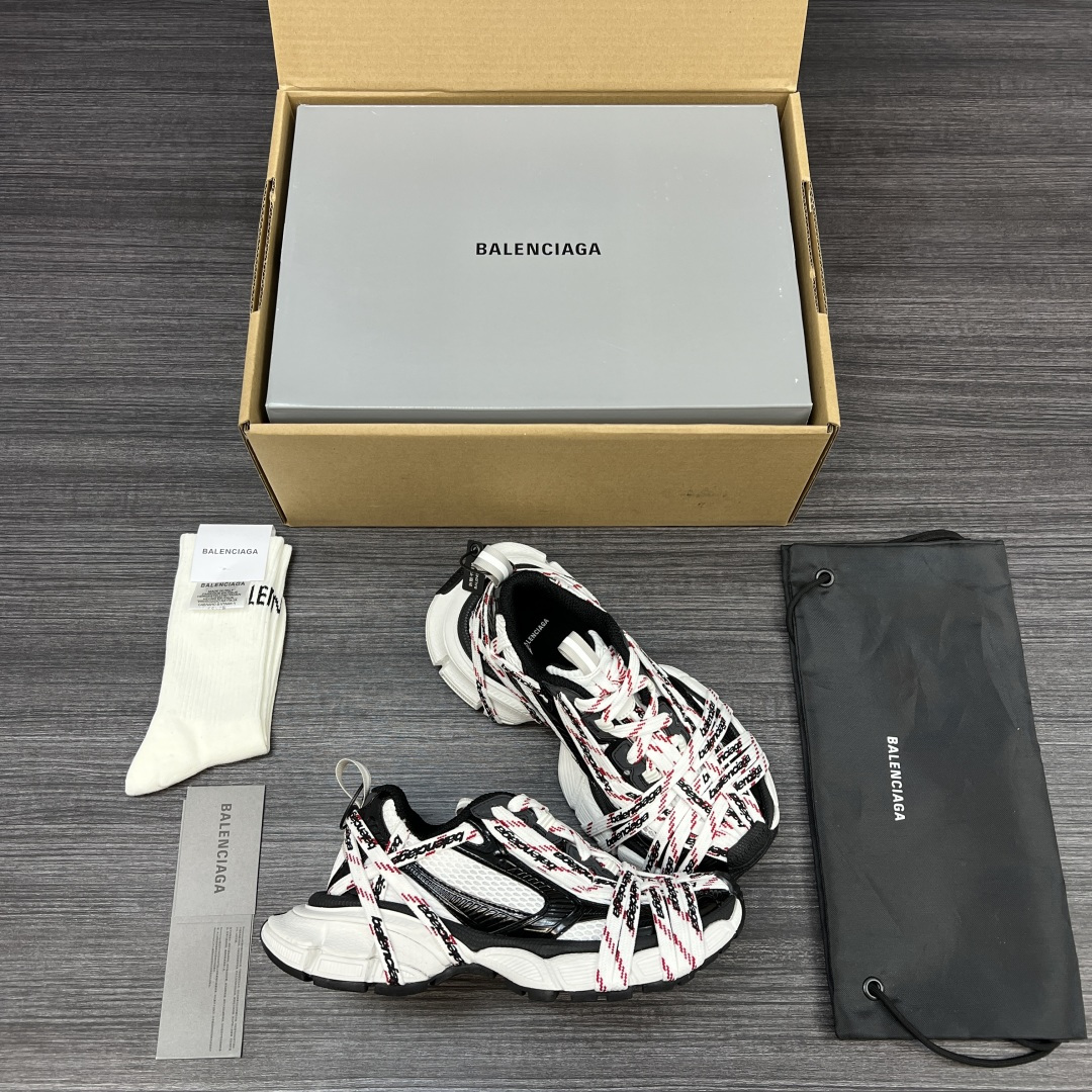 Balenciaga 纯 本Balenciaga Phantom Sneaker 巴黎世家全新做旧3XL Logo绑带做旧潮流跑鞋 在延续 Track Trainer 户外轮廓和复杂鞋面结构的同时
