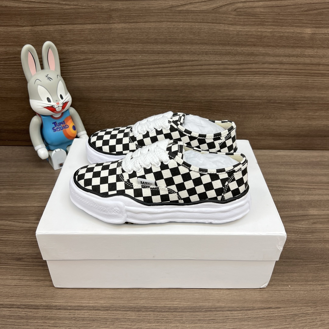 NO:420020,MIHARA YASUHIRO Baker Fashion round toe, low top, canvas shoes, same style for men and women, black and white chess board!  The fabric uses high-density canvas grid, large sole foam combination, large sole, canvas inside, breathable and sweat-absorbent. The yardage is 35-45!  ,casual shoes/sports shoes,mmy,sneakers19860909MIHARA YASUHIRO三原康裕 Baker 时尚圆头 低帮 帆布鞋 男女同款 黑白棋盘格！ 面料采用高密度帆布网格 大底发泡组合大底,内里帆布,透气吸汗. 码数35-45码！,休闲鞋/运动鞋,mmy,sneakers,Women's Shoes