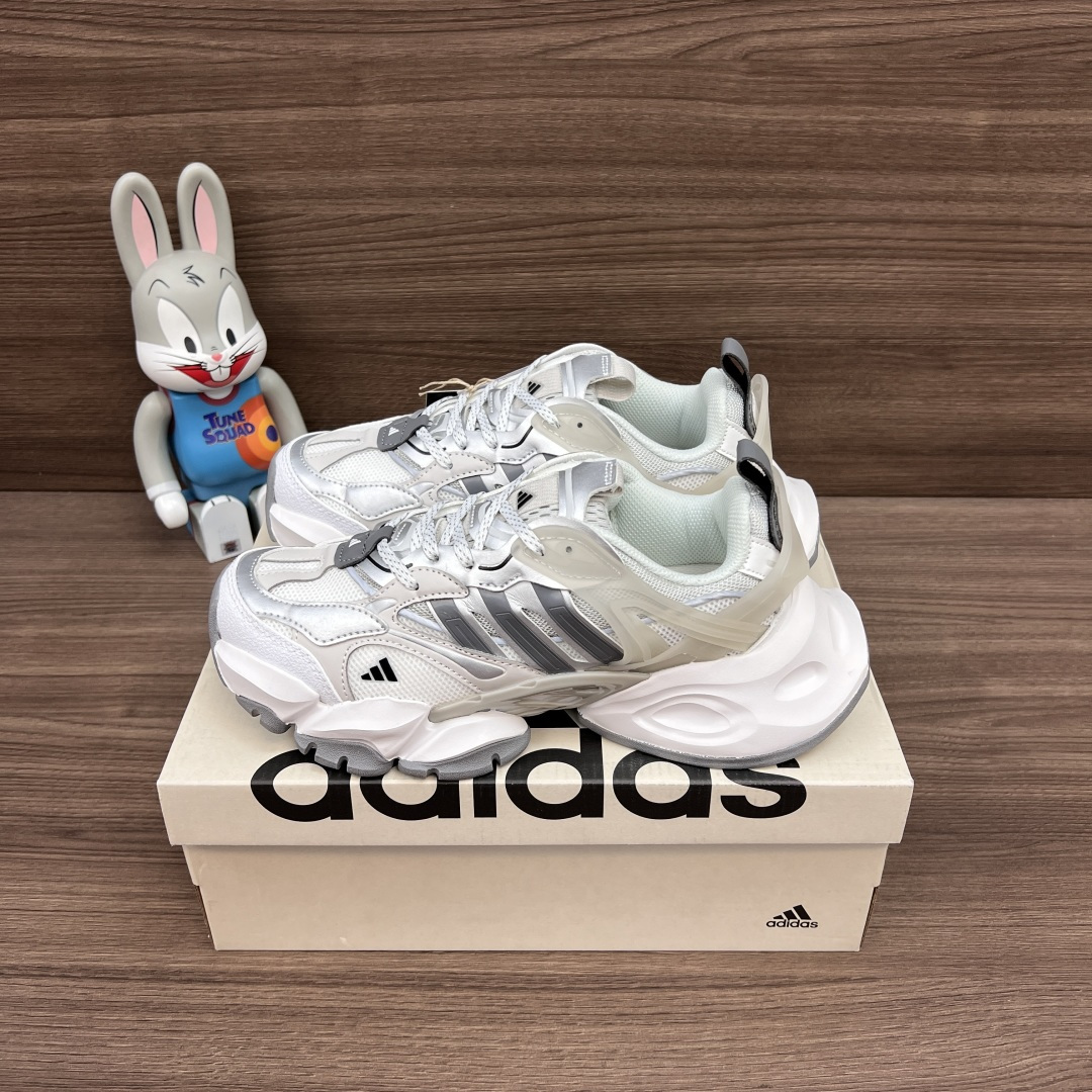 NO:407231,Top version adidas XLG RUNNER DELUXE Comfortable versatile running shoes, same style as men and women, silver. Packaging: Full set of Dewu accessories reinforced Dewu box packaging. Size: 36-45 sizes, dad shoes, adidas19860909顶级版本adidas XLG RUNNER DELUXE 舒适百搭跑步鞋 男女同款 白银色. 包装:全套得物配件加固得物盒包装. 码数:36-45码,老爹鞋,adidas,Women's Shoes