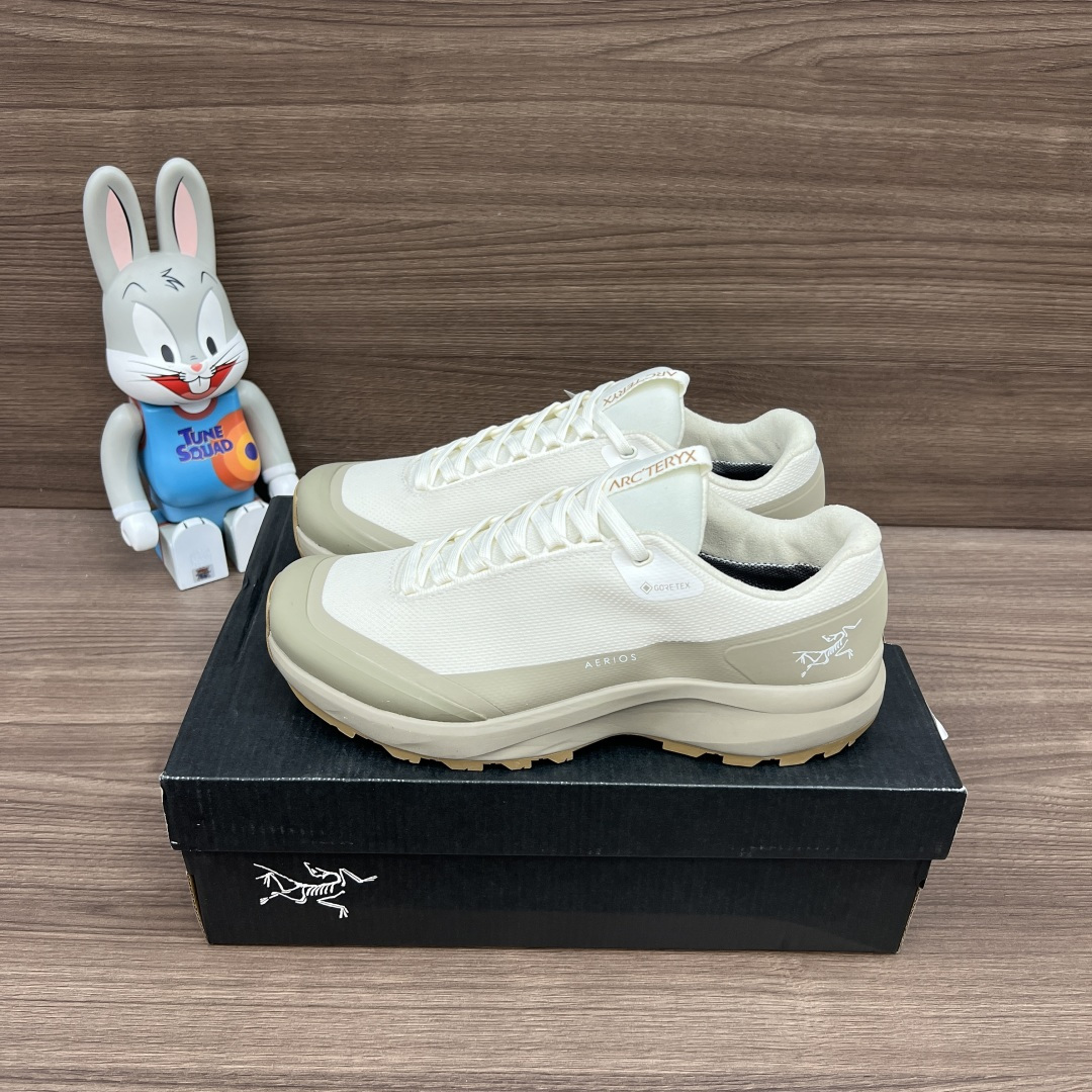 NO:419969,Top version of Arcteryx Aerios AURA round head comfort, shock-absorbing, non-slip wear-resistant, low top, hiking shoes, same style for men and women, white and gray. Item number: L08426600 Packaging full set of Dewu accessories reinforced Dewu box packaging Size: 36-45 sizes, casual shoes/sports shoes arc'teryx, sneakers19860909顶级版本Arcteryx始祖鸟 Aerios AURA 圆头舒适 减震防滑耐磨 低帮 徒步鞋 男女同款 白灰色. 货号: L08426600 包装全套得物配件加固得物盒包装 码数:36-45码,休闲鞋/运动鞋arc'teryx,sneakers,Women's Shoes