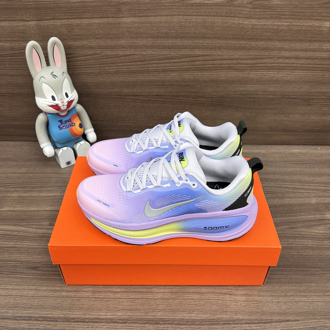 NO:630392,The top version of Nike Vomero 18 is soft, comfortable, non-slip and wear-resistant, low-top casual running shoes in purple. The fabric is made of imported mesh fly knit fabric, breathable and elastic, and the outsole is high foam outsole combined with rubber bottom sheet. The whole shoe is very light and provides excellent foot comfort!  Suitable for both sports and leisure!  Packaging: A full set of accessories and reinforced gift box packaging!  Size: 36-40, casual shoes/sports shoes, sneakers19860909顶级版本Nike Vomero 18 柔软舒适防滑耐磨 低帮 休闲跑步鞋 紫色. 面料采用进口网格飞织面料透气有弹性,大底高发泡大底组合橡胶底片,整鞋非常轻便,上脚舒适度极佳！运动休闲均适用搭配！ 包装:全套得物配件加固得物盒包装！ 码数:36-40码,休闲鞋/运动鞋,sneakers,Women's Shoes