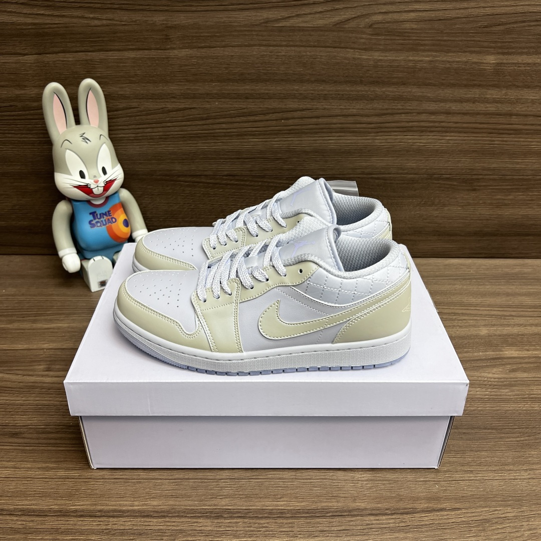 NO:706659,The top version of Jordan Air Jordan 1 LOW SE is fashionable, comfortable, supportive, low-top sneakers, blue. Fabric: first-layer cowhide, high-density fabric wrapped inside high-elastic sponge. Outsole: rubber combination outsole!  Size 36-46 (including half size) Full set of gift cards, poison buckles, cotton socks, poison box., casual shoes/sports shoes, sneakers, cowhide19860909顶级版本Jordan Air Jordan 1 LOW SE 时尚舒适 支撑 低帮 板鞋 蓝色. 面料:头层牛皮 内里高密度织布包裹高弹力海绵 大底:橡胶组合大底！ 码数36-46（含半码） 全套得物包装毒卡 毒扣 棉袜 毒盒.,休闲鞋/运动鞋,sneakers,cowhide,Women's Shoes