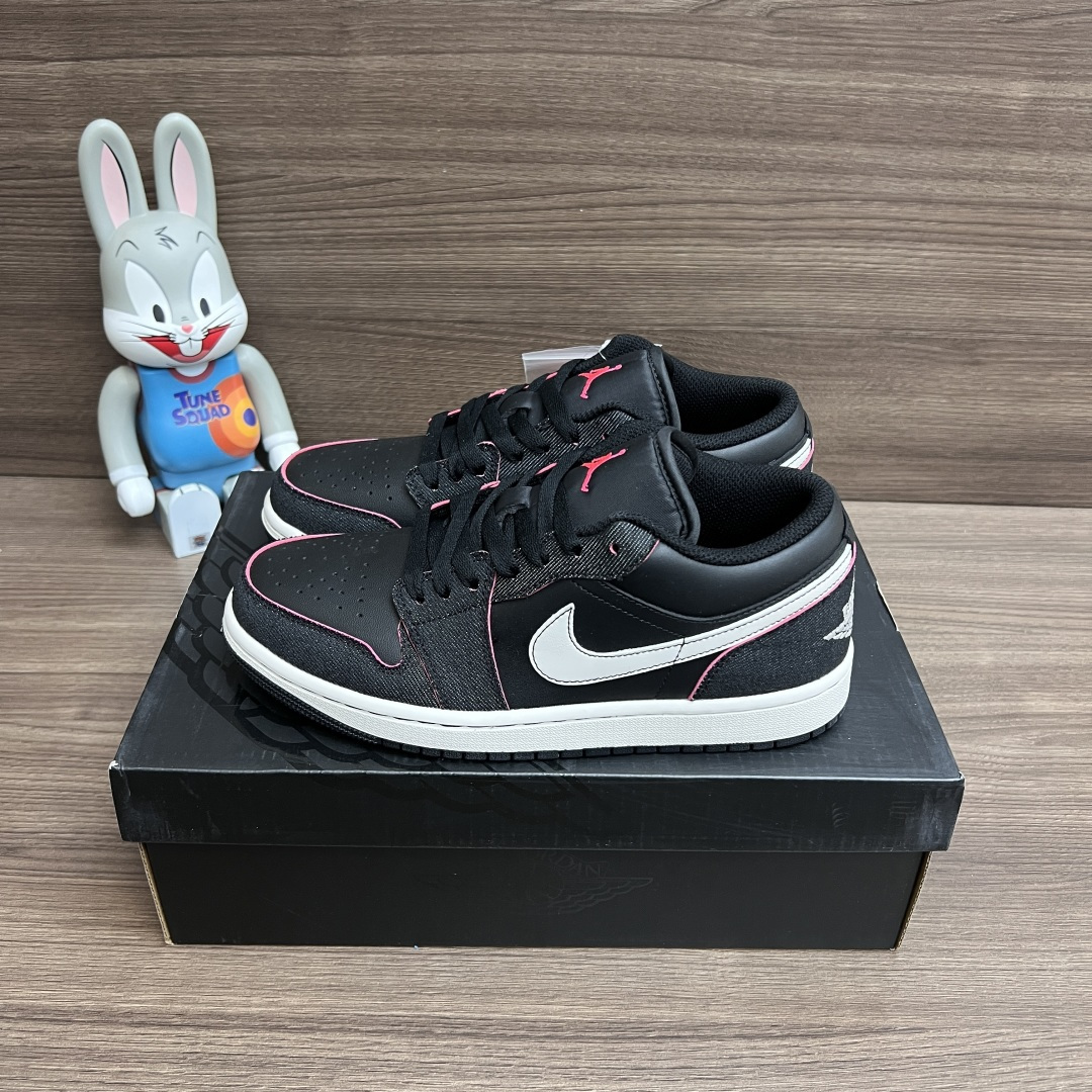 NO:706673,The top version of Jordan Air Jordan 1, comfortable fit, low-top retro basketball shoes, black for men and women!  Fabric: First-layer cowhide, high-density fabric lining and high-elastic sponge. Outsole: Rubber combination outsole!  Size 36-46 (including half size) Full set of gift cards, poison buckles, cotton socks, poison box., casual shoes/sports shoes, sneakers, cowhide19860909顶级版本Jordan Air Jordan 1 舒适贴合 低帮 复古篮球鞋 黑色男女同款！ 面料:头层牛皮 内里高密度织布包裹高弹力海绵 大底:橡胶组合大底！ 码数36-46（含半码） 全套得物包装毒卡 毒扣 棉袜 毒盒.,休闲鞋/运动鞋,sneakers,cowhide,Women's Shoes