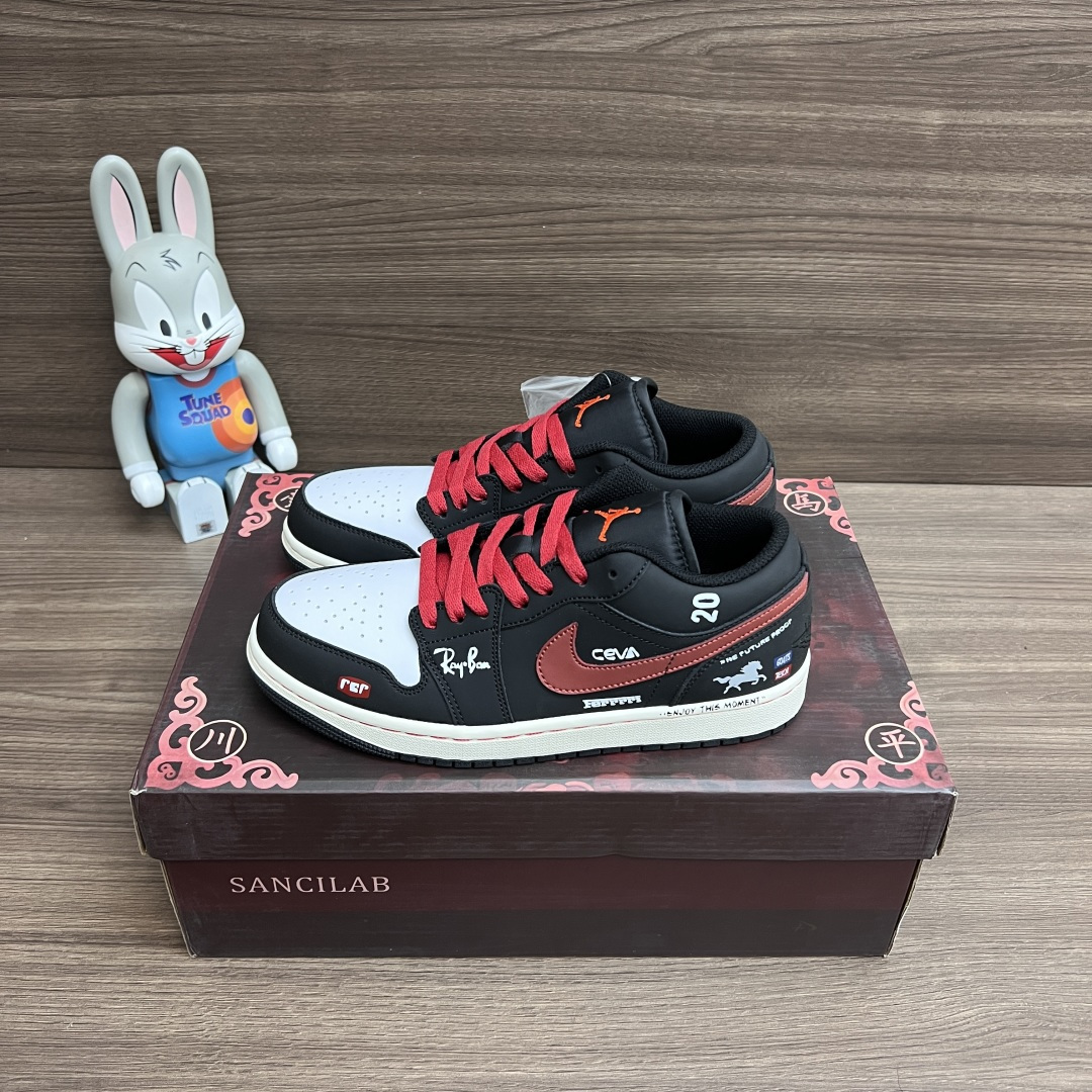 NO:706689,Top version [Customized sneakers] Jordan Air Jordan 1 low Sanci Laboratory Year of the Horse Black Horse Fashion niche casual wear-resistant low-top retro basketball shoes black men and women the same style!  Fabric: First-layer cowhide, high-density fabric lining and high-elastic sponge. Outsole: Rubber combination outsole!  Size 36-46 (including half size) Full set of gift cards, poison buckles, cotton socks, poison box., casual shoes/sports shoes, sneakers, cowhide19860909顶级版本【定制球鞋】Jordan Air Jordan 1 low 叁次实验室 马年 玄黑驰驹 潮流小众休闲 耐磨 低帮 复古篮球鞋 黑色男女同款！ 面料:头层牛皮 内里高密度织布包裹高弹力海绵 大底:橡胶组合大底！ 码数36-46（含半码） 全套得物包装毒卡 毒扣 棉袜 毒盒.,休闲鞋/运动鞋,sneakers,cowhide,Women's Shoes