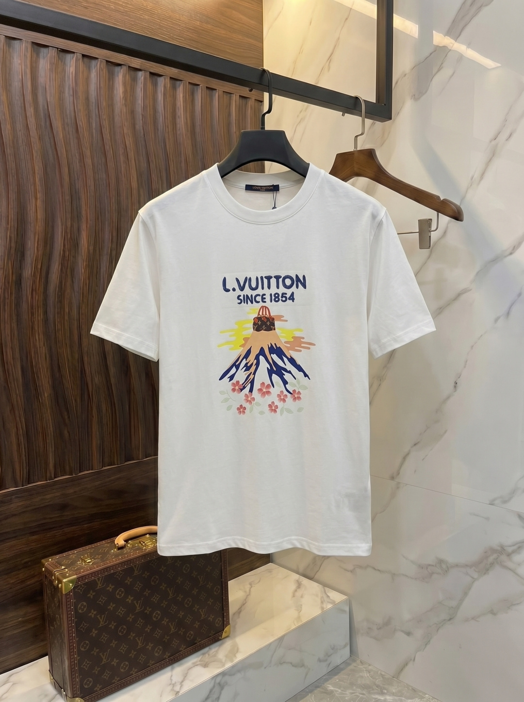 LV 2026SS夏季新款280克高密度短袖T恤，重工刺绣 男女同款 采用进口定制定染面料上身舒适密度强