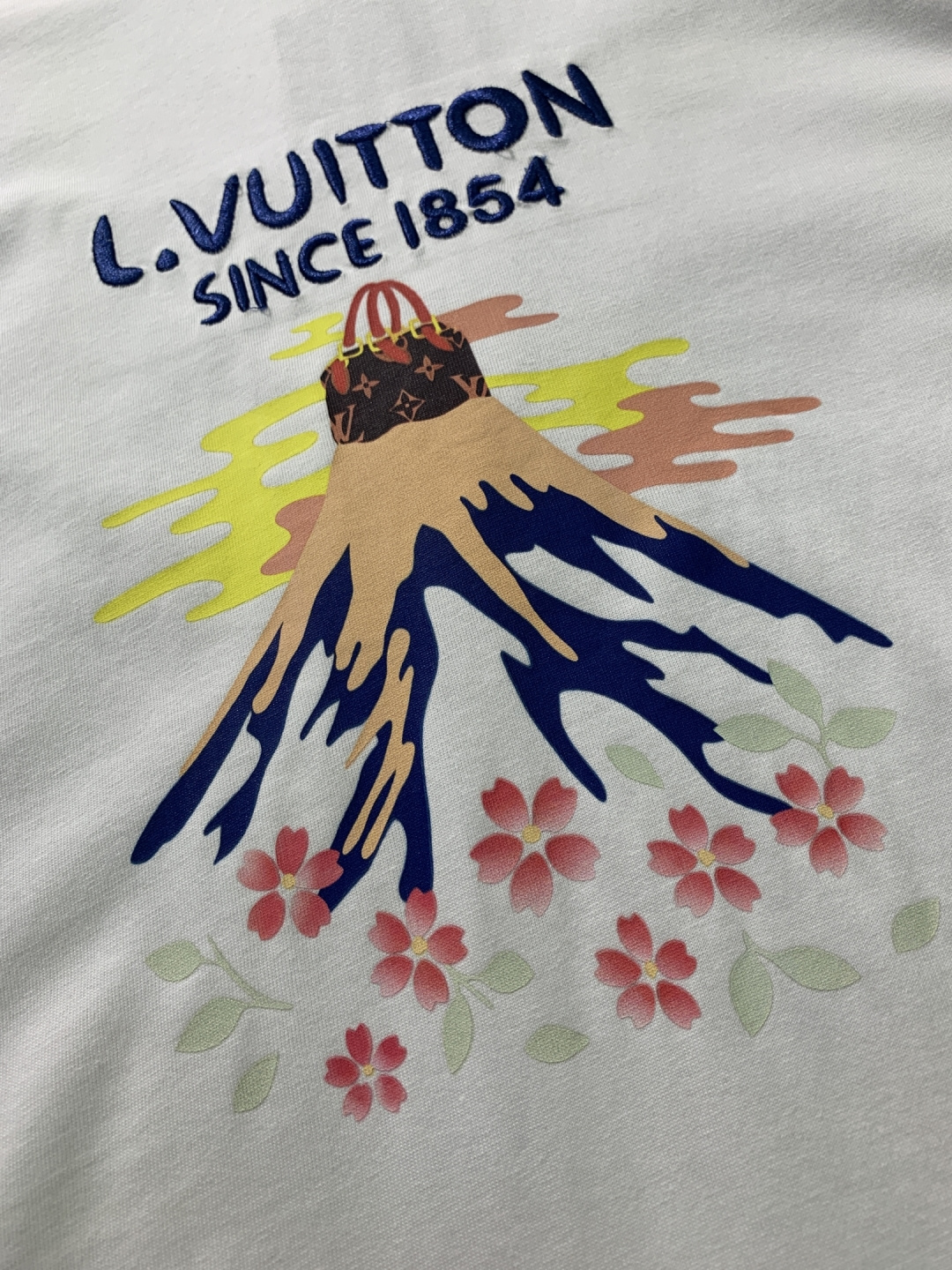 LV 2026SS夏季新款280克高密度短袖T恤，重工刺绣 男女同款 采用进口定制定染面料上身舒适密度强