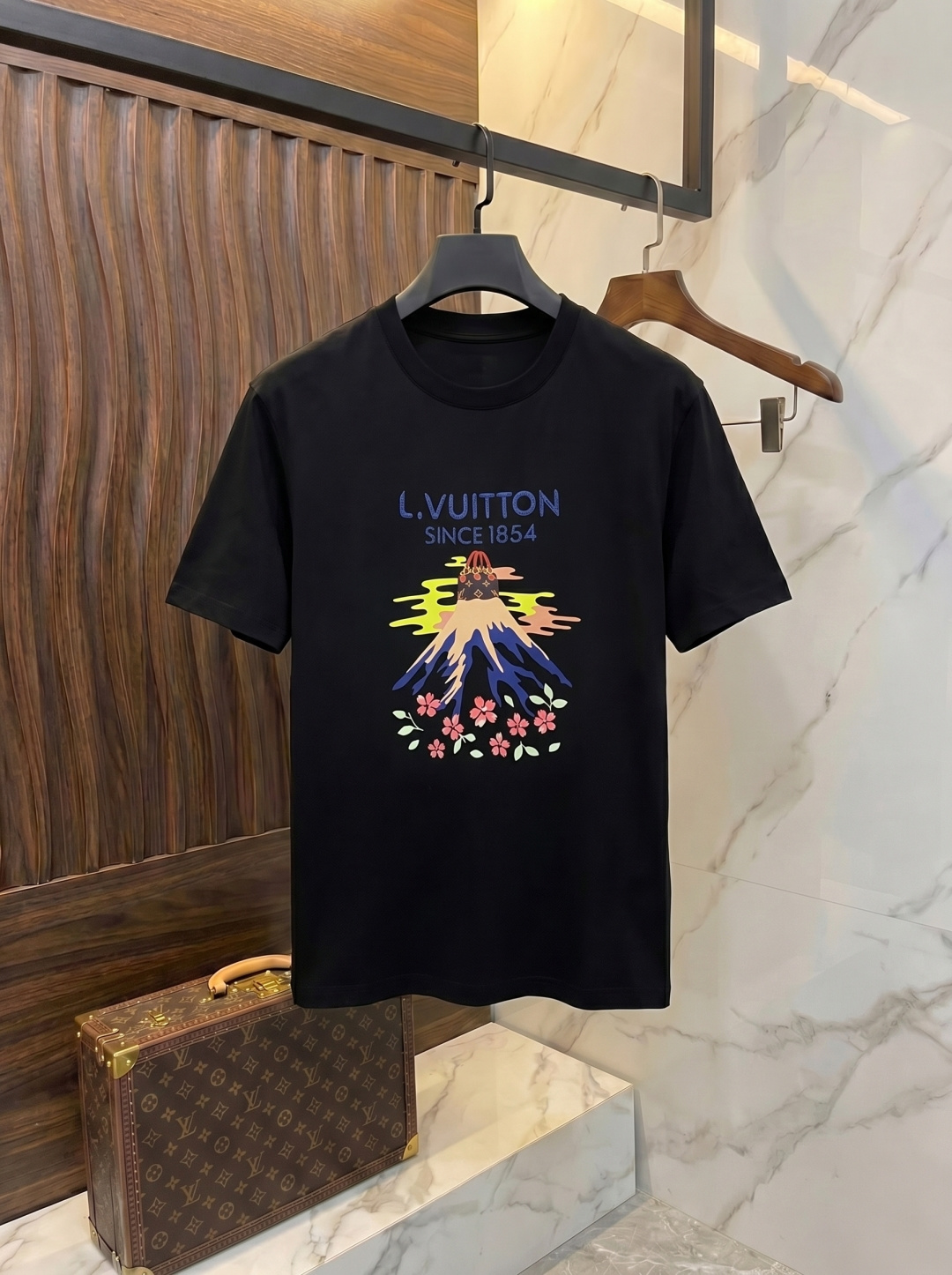 LV 2026SS夏季新款280克高密度短袖T恤，重工刺绣 男女同款 采用进口定制定染面料上身舒适密度强