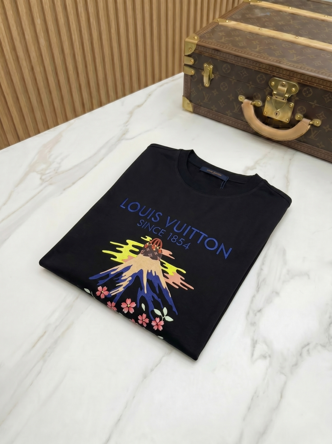 LV 2026SS夏季新款280克高密度短袖T恤，重工刺绣 男女同款 采用进口定制定染面料上身舒适密度强