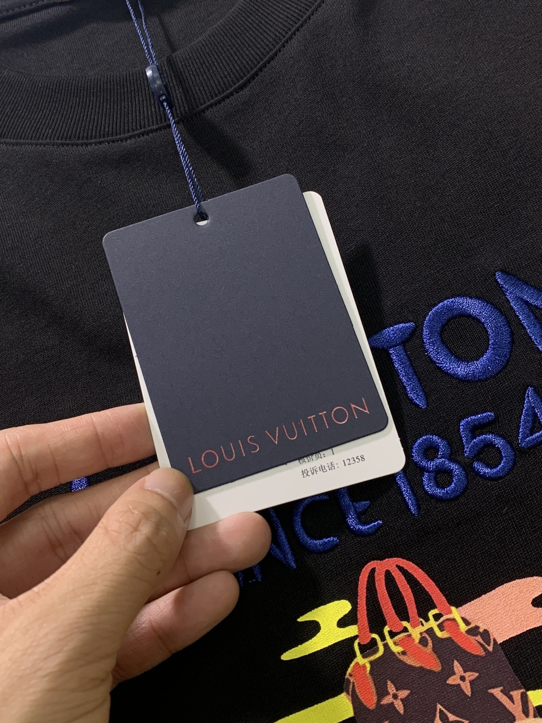 LV 2026SS夏季新款280克高密度短袖T恤，重工刺绣 男女同款 采用进口定制定染面料上身舒适密度强