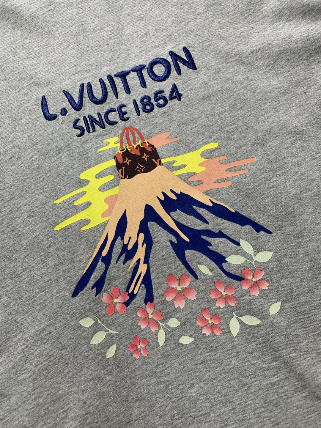 LV 2026SS夏季新款280克高密度短袖T恤，重工刺绣 男女同款 采用进口定制定染面料上身舒适密度强