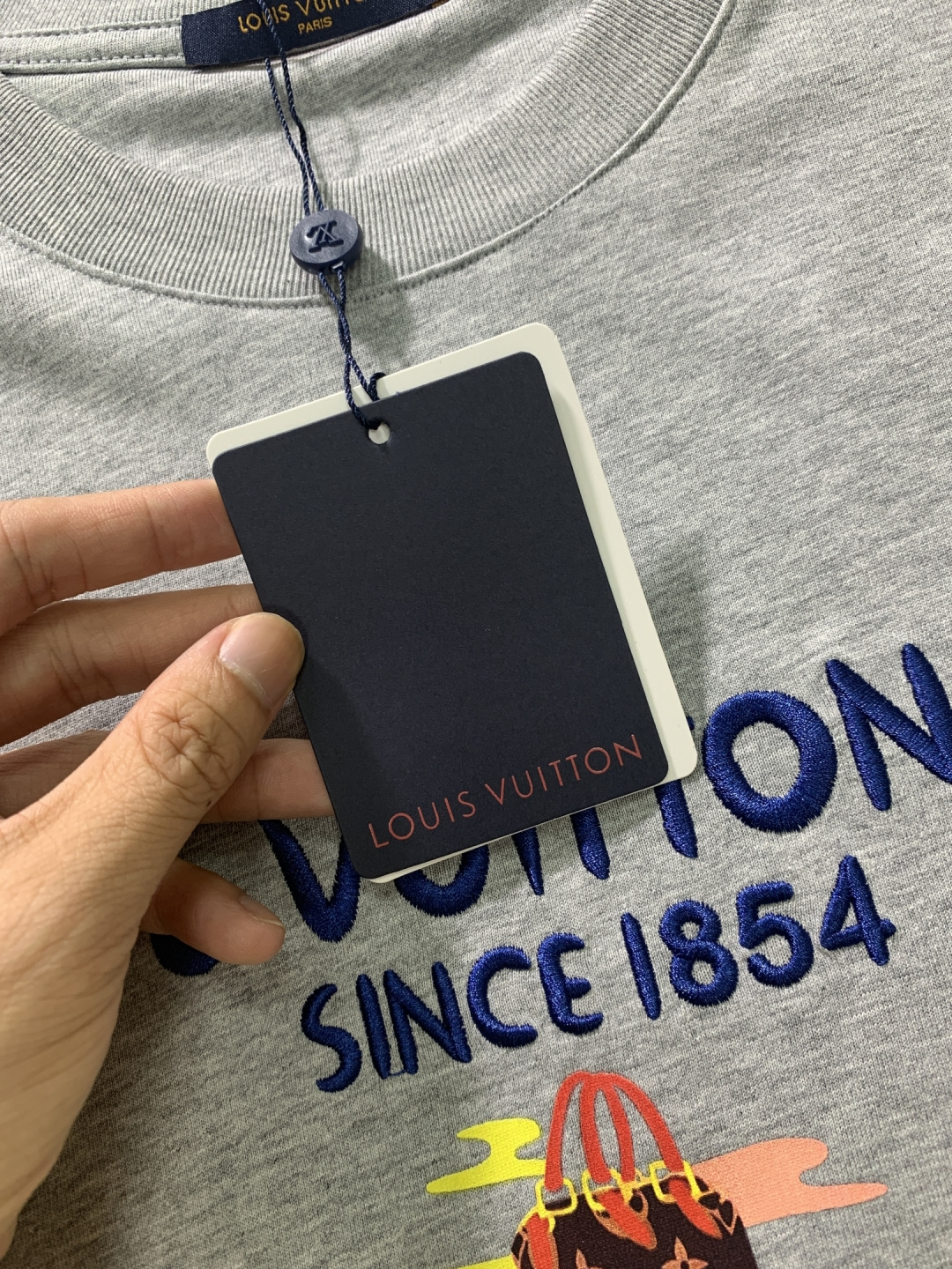 LV 2026SS夏季新款280克高密度短袖T恤，重工刺绣 男女同款 采用进口定制定染面料上身舒适密度强