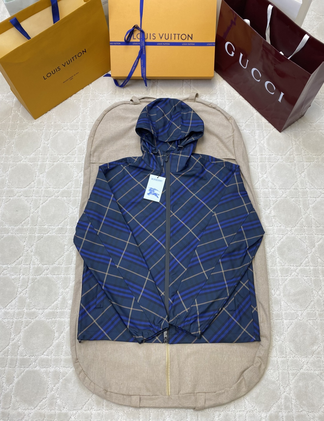 NO:142138,Burbery 2025SS Early Spring New War Horse Plaid Jacket Original Purchase and is purchased and developed, and you can compare any version on the market at will!  SizeS M L XL, burberry, jackets & coats,alexander wang19860909Burbery 2025SS 早春新款战马格子外套 原版购入开发,随意对比市面任意版本！ SizeS M L XL,,burberry,jackets & coats,alexander wang,Men's clothing