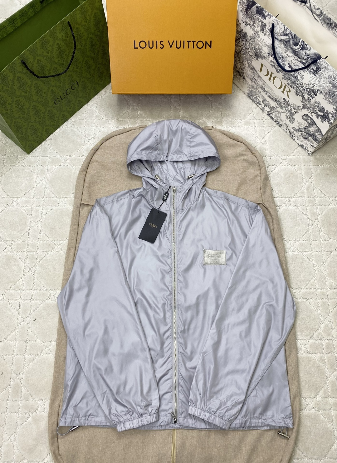 NO:733543,Fendi Fendi, 2026 early spring new jacket, official website 1.1 top-notch production, detailed fabrics, hardware, 1.1 mold customization; light-colored hooded, no matter the body or skin color, can be worn casually, S-2XL, too large, please state your height and weight when placing an order!  ,,fendi,fendi,jackets & coats,hats,19860909Fendi芬迪,2026早春新款外套,官网1.1顶级打造,细节面料,五金,1.1开模定做；浅色连帽不挑身材肤色、随意可穿,S-2XL,偏大,下单报身高体重！,,fendi,fendi,jackets & coats,hats,,Men's clothing