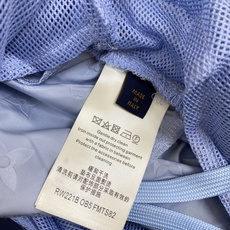1V/路易 25SS满印超声波压花暗纹沙滩短裤整体Logo采用超声波压花 60高密平纹锦纶面料,满天星聚 1V/路易 25SS满印超声波压花暗纹沙滩短裤整体Logo采用超声波压花 60高密平纹锦纶面料,满天星聚