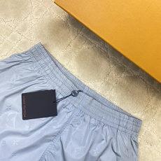 1V/路易 25SS满印超声波压花暗纹沙滩短裤整体Logo采用超声波压花 60高密平纹锦纶面料,满天星聚 1V/路易 25SS满印超声波压花暗纹沙滩短裤整体Logo采用超声波压花 60高密平纹锦纶面料,满天星聚