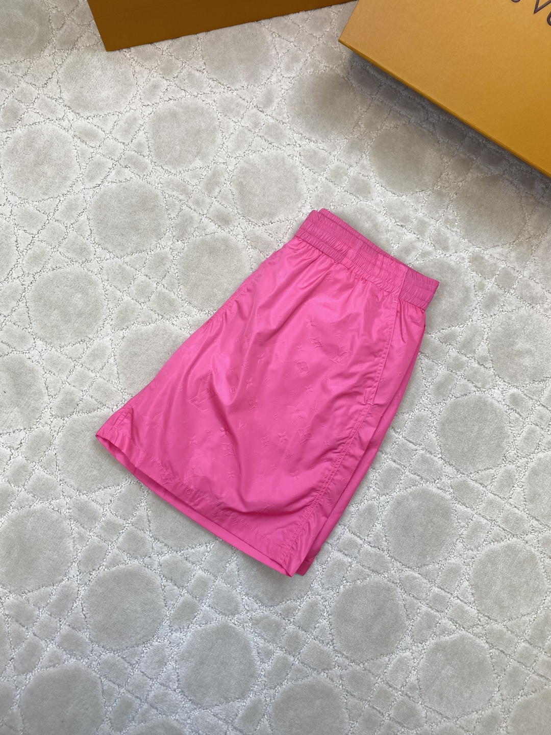 1V/路易 25SS满印超声波压花暗纹沙滩短裤整体Logo采用超声波压花 60高密平纹锦纶面料，满天星聚