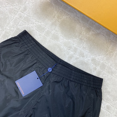 1V/路易 25SS满印超声波压花暗纹沙滩短裤整体Logo采用超声波压花 60高密平纹锦纶面料,满天星聚 1V/路易 25SS满印超声波压花暗纹沙滩短裤整体Logo采用超声波压花 60高密平纹锦纶面料,满天星聚