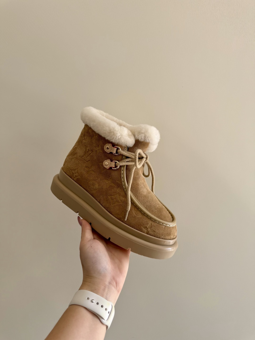 NO:649448,Lujia apricot new fur snow boots, snow boots, louis vuitton, louis vuitton, boots19860909驴家杏色新品毛毛雪地靴,雪地靴,louis vuitton,louis vuitton,boots,Women's Shoes