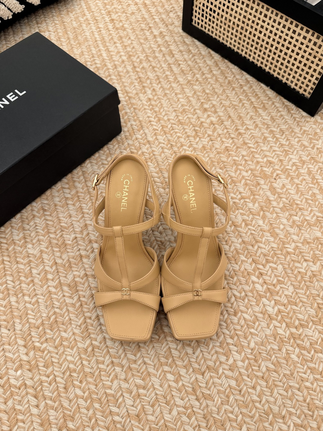NO:817998,*|| [Top high-end quality from major manufacturers] Upper: cowhide, lining sheepskin, padding sheepskin Outsole: Italian genuine leather sole Heel height: 11cm heel height 2.5cm water platform Packing: with airplane box19860909*|| 【大厂顶级高端品质】 鞋面: 牛皮 内里羊皮 垫脚羊皮 大底:意大利真皮底 跟高: 跟高11cm 水台2.5cm 包装: 带飞机盒10 35、36、37、38、39、(34/40/41 需要定做跟客服♂沟通),高跟鞋凉鞋,sandals,high heels,cowhide,sheepskin,Women's Shoes