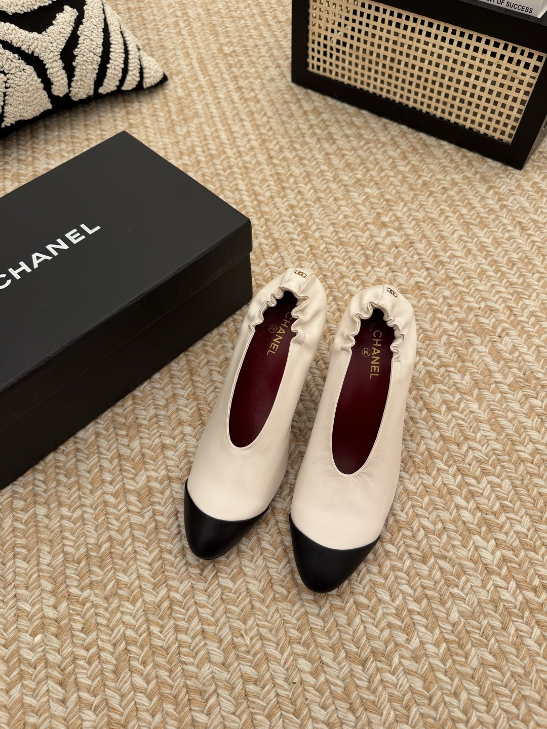 NO:817963,CHANEL Chanel SS26 sheepskin, round toe slip-on, tapered heel, high heels, upper: cowhide, sheepskin lining, padding sheepskin, outsole: Italian genuine leather sole, heel height: 8.5Cm, packaging: with airplane box 10 35, 36, 37, 38, 39, (34/40/41 need to be customized and communicate with customer service), high-heeled shoes, chanel, chanel, high  heels,cowhide,sheepskin19860909CHANEL香奈儿 SS26 羊皮革 圆头套穿 锥形跟 高跟鞋 鞋面: 牛皮 内里羊皮 垫脚羊皮 大底:意大利真皮底 跟高: 8.5Cm 包装: 带飞机盒10 35、36、37、38、39、(34/40/41 需要定做跟客服♂沟通),高跟鞋单鞋,chanel,chanel,high heels,cowhide,sheepskin,Women's Shoes