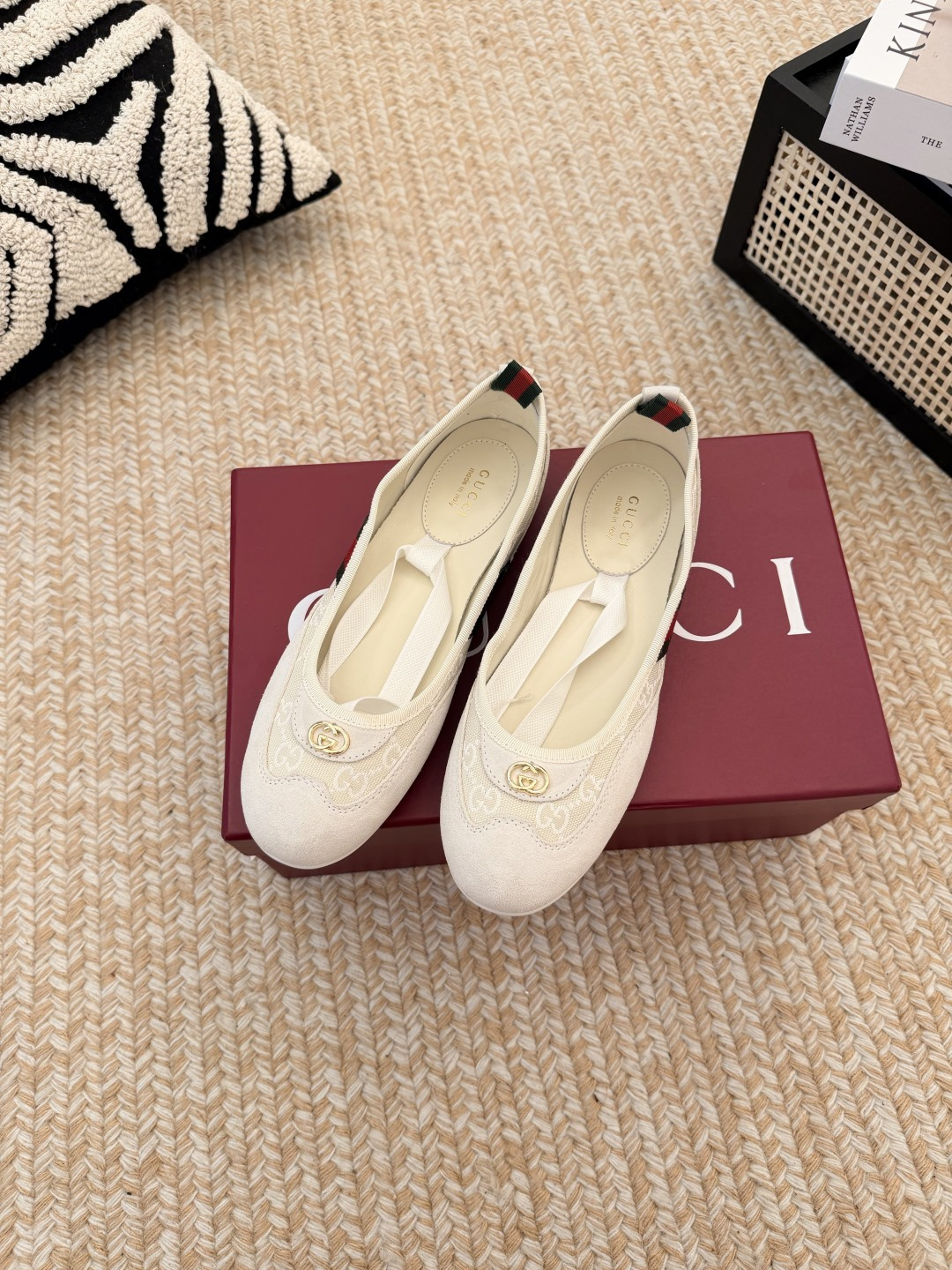 NO:817977,GUCCI Gucci Shift Canvas Striped Web Ballet Shoes Casual Shoes Women's Fabric: Gucci presbyopic cloth spliced ​​with sheepskin leather, high-purity rubber outsole Striped webbing accessories, removable, super soft, comfortable and breathable! Size: Women's 35-40 yards (custom-made 40 non-returnable), ballet shoes, gucci, gucci, sheep19860909GUCCI古驰 Shift 帆布 条纹织带 芭蕾舞鞋 休闲单鞋 女款 面料:Gucci 老花布面拼接羊京皮, 大底高纯度橡胶底 条纹织带配饰,可拆卸超级柔软舒适透气! 码数:女款35-40码(40定做不退换),芭蕾舞鞋,gucci,gucci,sheep,Women's Shoes