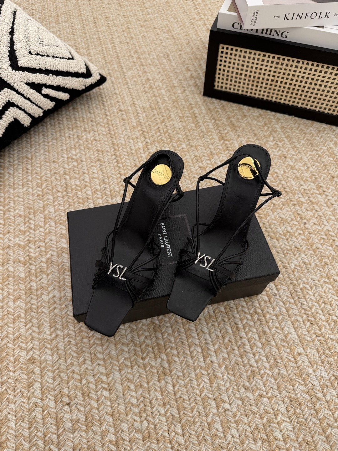 NO:819182,YSL-Saint Laurent [Top counter quality] The best version on the market distinguishes the low-end currency from other markets. The top original copy [Saint Laurent] 2026 newly launched Opyum sandals, which are similar to the classic Opyum heels, with YSL letter Logo heels and square toes, and slim ankle straps that will lengthen the lines of the feet. Currently on the Farfetch official website.  Internet celebrity stars from all over the world have bought them and purchased authentic products for reproduction. The material is made of imported original cowhide leather for the upper, sheepskin lining, and the heel height is 7.5CM. It is cast from ultra-high-strength steel. It will not break the heel after passing various high-strength tests (chopping and smashing it). The size of the outsole is Italian genuine leather. The size is 35-44 (42-44 is customized and cannot be returned or exchanged). High-heeled sandals, saint laurent, saint laurent, saint  laurent,sandals,high heels,cowhide,sheepskin,Leather soles19860909YSL-圣罗兰【顶级专柜品质】市面上最好的版本区别其他市场低端通货 顶级原版复制【 Saint Laurent】 2026最新推出的 Opyum sandals 凉鞋,它和经典的 Opyum heels 鞋款类似,YSL字母 Logo 鞋跟搭配方形鞋头,纤细的脚踝绑带将能够拉长脚部线条.目前已上架 Farfetch 官网. 各路网红明星已纷纷入手,正品代购回来复刻. 材料采用进口鞋面原版牛皮,内里羊皮, 跟高7.5CM 超高强度钢材铸造而成,通过各种高强度测试都不会断跟(掰砍砸). 码数大底意大利真皮大底 码数35-44（42-44订制不退不换）,高跟鞋凉鞋,saint laurent,saint laurent,saint laurent,sandals,high heels,cowhide,sheepskin,Leather soles,Women's Shoes