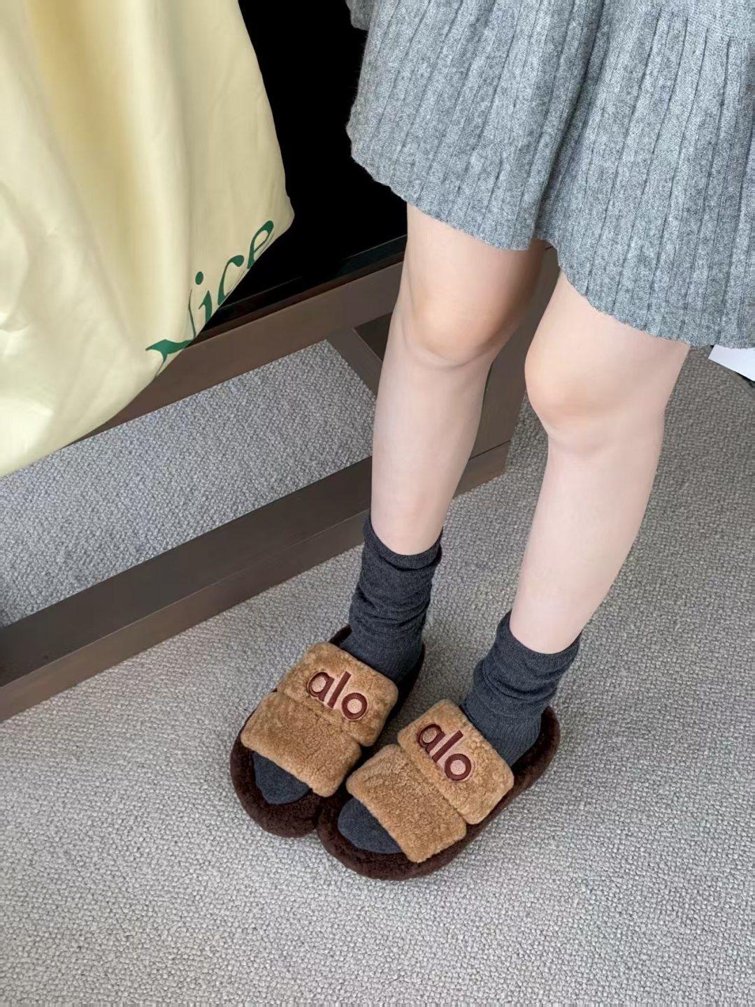NO:491449,Brown coffee casually with her feet, fur shoes and slippers19860909棕咖随便搭上脚,毛毛鞋拖鞋,slippers,Women's Shoes