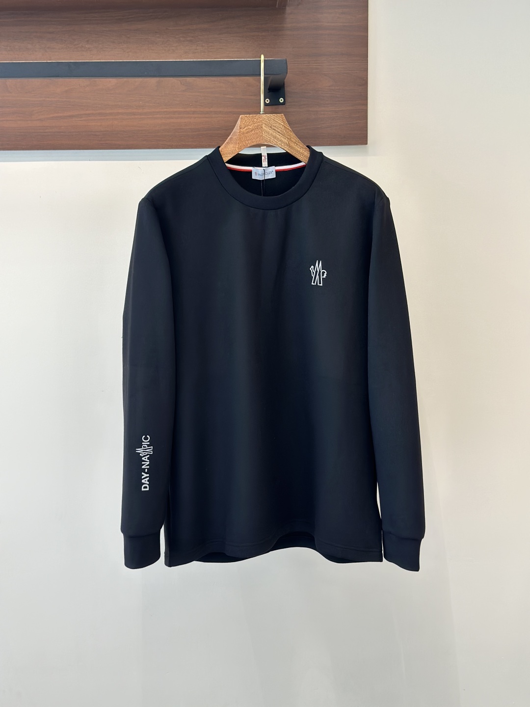 Moncler Men's Long Sleeve Sweatshirt - Comfortable & Stylish 2 cmp i1759890247592 7845 0 5