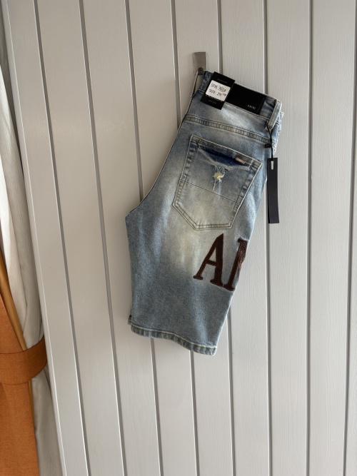 AMI Heren Denim Shorts met Geborduurde Logo - Stijlvol en Comfortabel 1 AMI Heren Denim Shorts met Geborduurde Logo - Stijlvol en Comfortabel