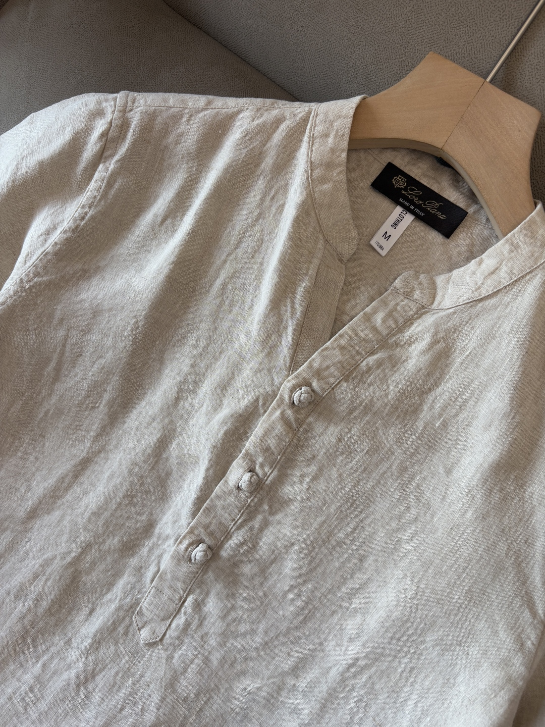 lP🆕20%亚麻男士短袖，男装界的天花板，这款翻领麻料衫短袖精准到每一针的细腻工艺，完全区别于普通面料裁