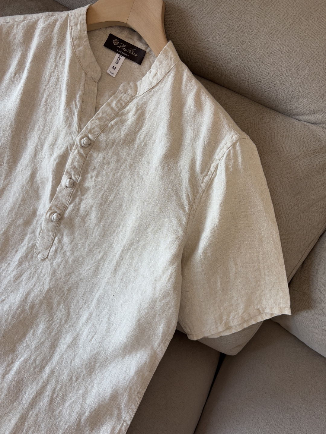 lP🆕20%亚麻男士短袖，男装界的天花板，这款翻领麻料衫短袖精准到每一针的细腻工艺，完全区别于普通面料裁