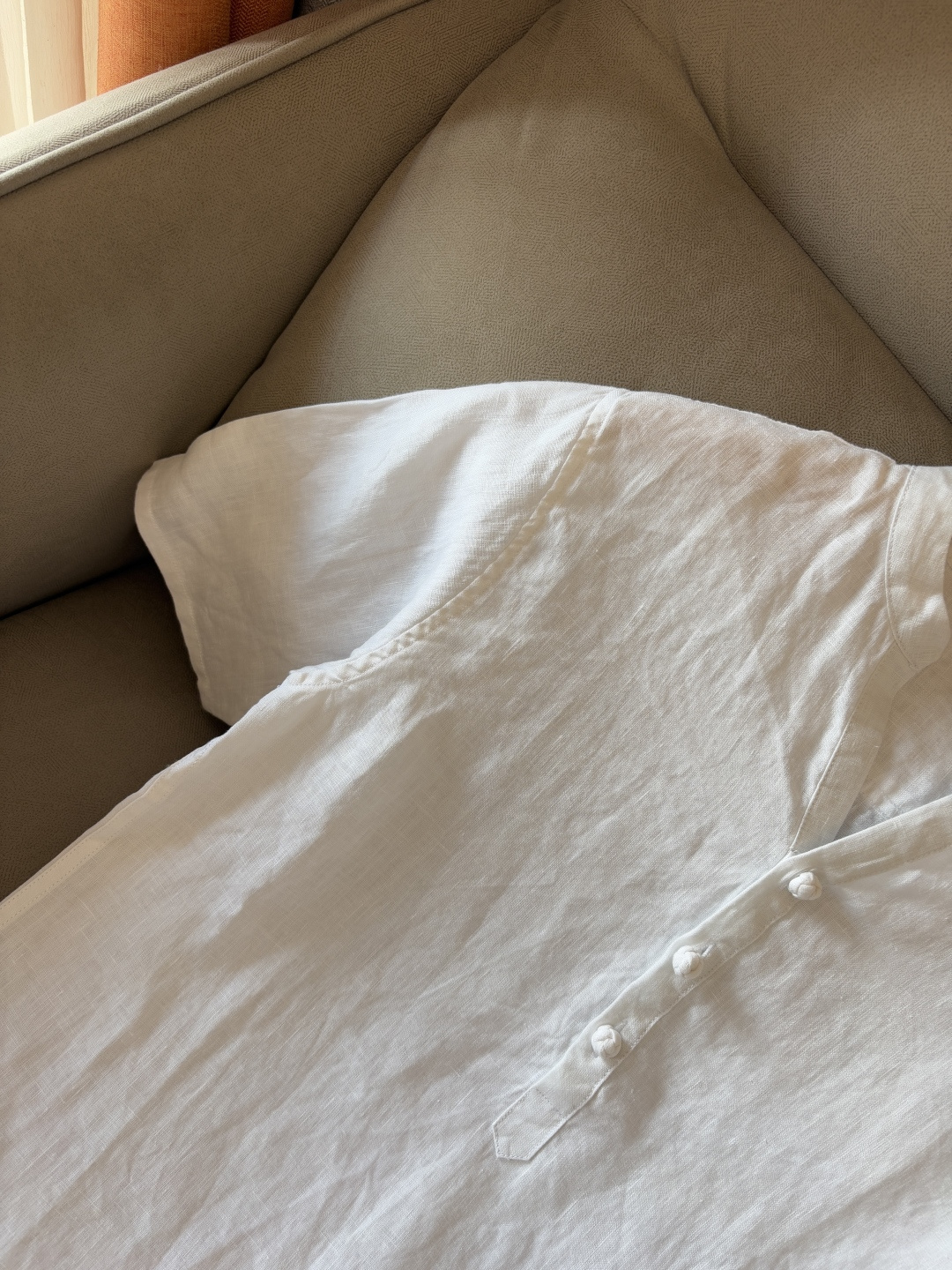 lP🆕20%亚麻男士短袖，男装界的天花板，这款翻领麻料衫短袖精准到每一针的细腻工艺，完全区别于普通面料裁