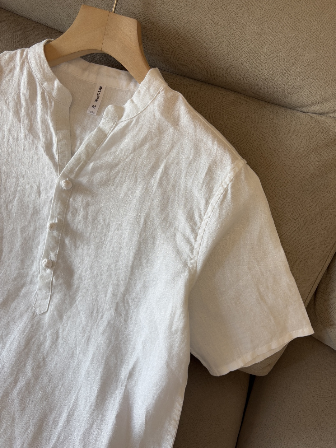 lP🆕20%亚麻男士短袖，男装界的天花板，这款翻领麻料衫短袖精准到每一针的细腻工艺，完全区别于普通面料裁