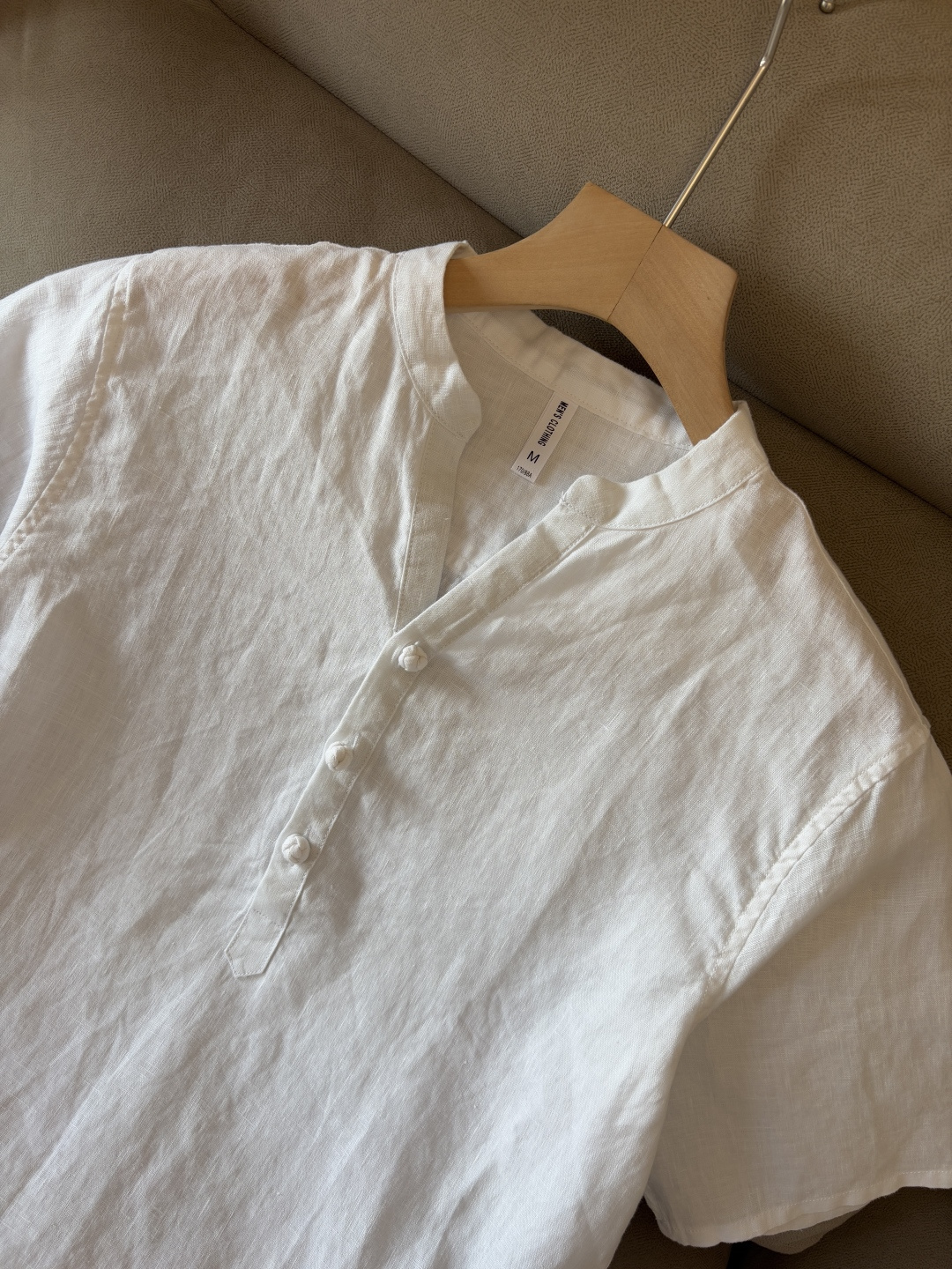 lP🆕20%亚麻男士短袖，男装界的天花板，这款翻领麻料衫短袖精准到每一针的细腻工艺，完全区别于普通面料裁