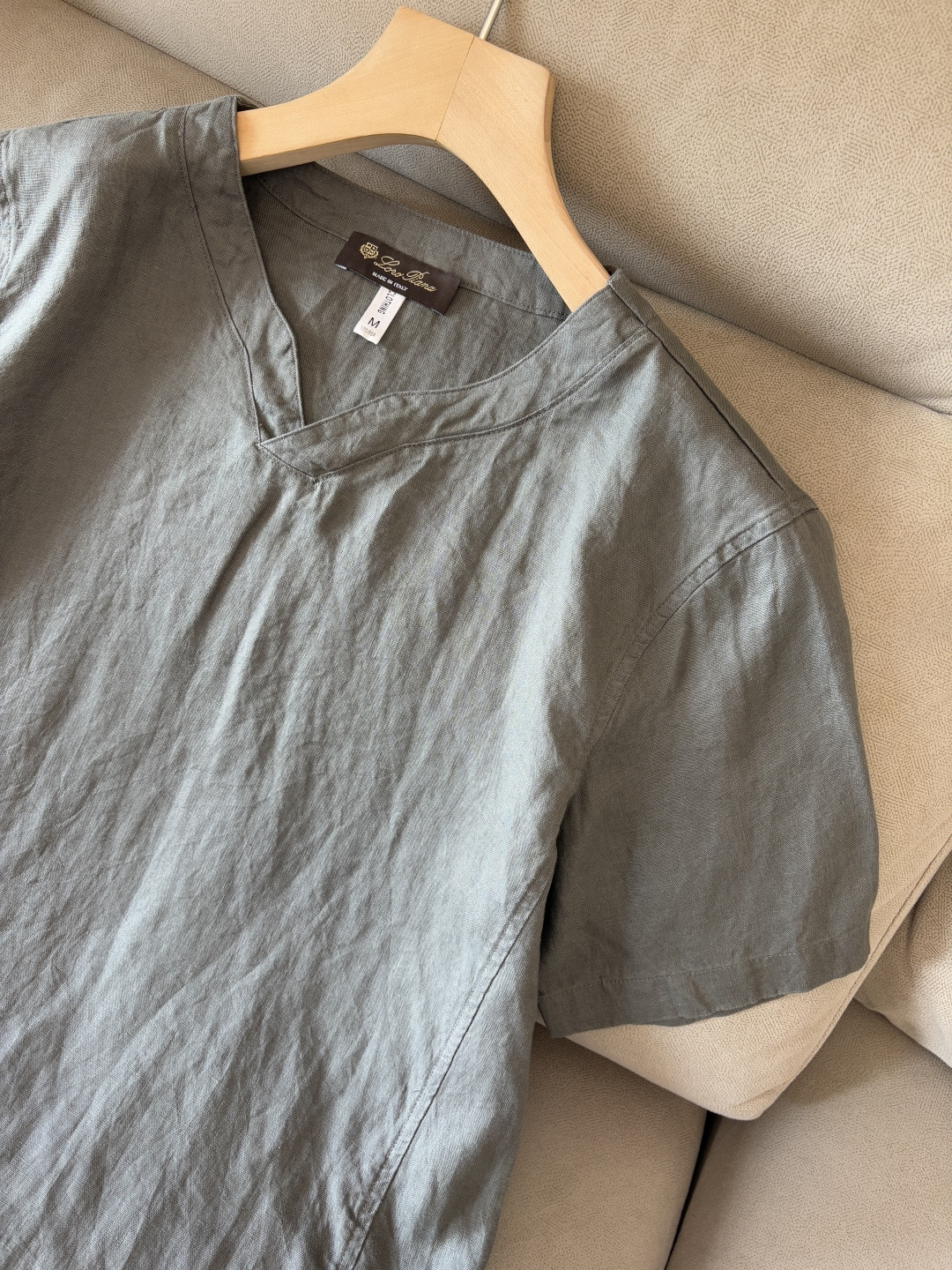 lP🆕20%亚麻男士短袖，男装界的天花板，这款翻领麻料衫短袖精准到每一针的细腻工艺，完全区别于普通面料裁