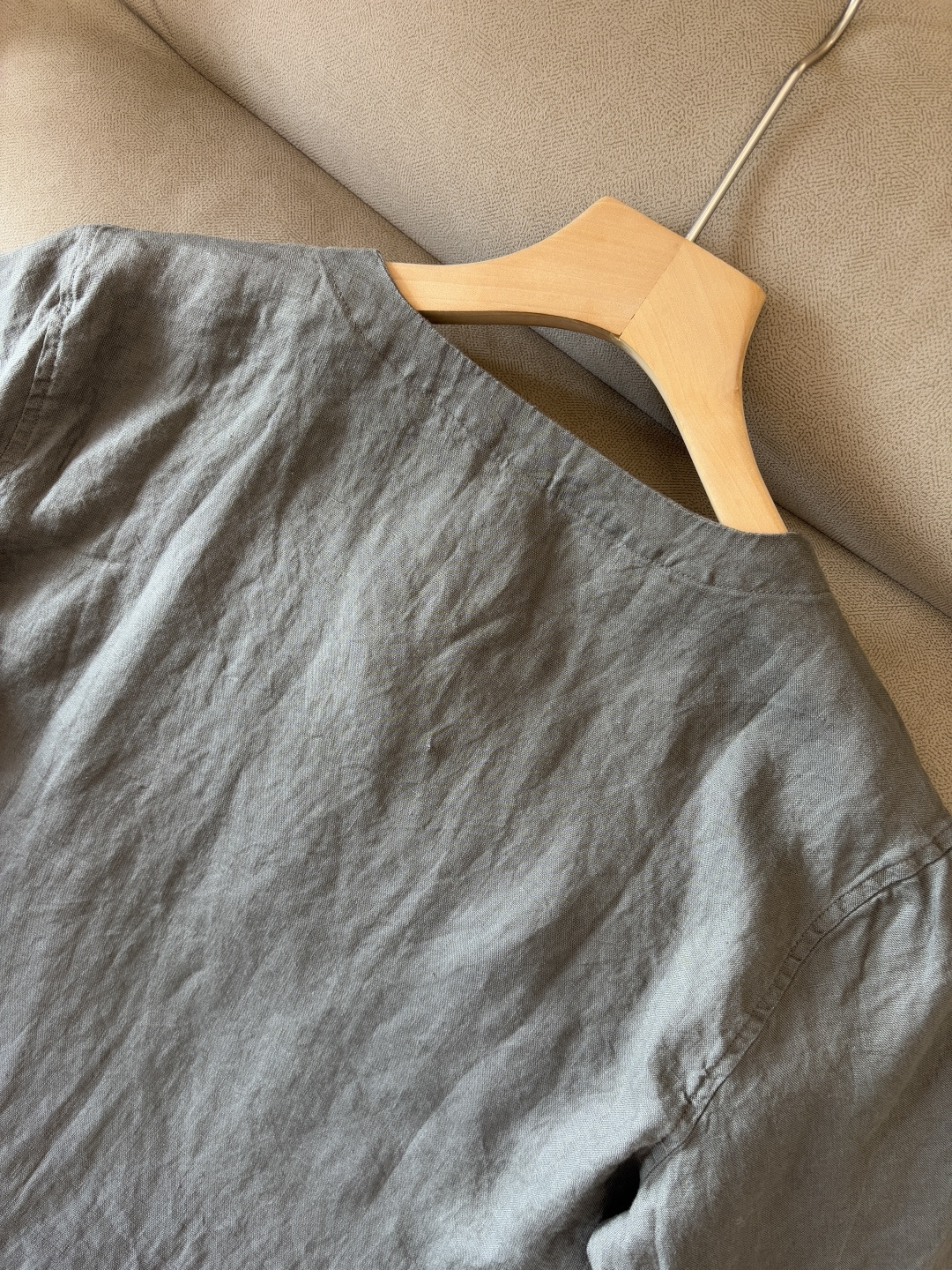 lP🆕20%亚麻男士短袖，男装界的天花板，这款翻领麻料衫短袖精准到每一针的细腻工艺，完全区别于普通面料裁