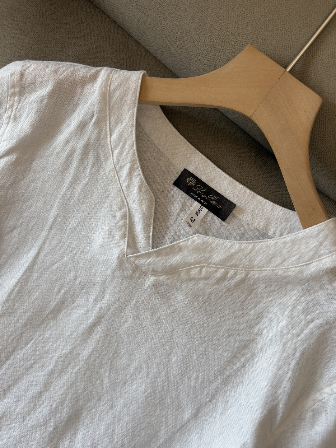 lP🆕20%亚麻男士短袖，男装界的天花板，这款翻领麻料衫短袖精准到每一针的细腻工艺，完全区别于普通面料裁