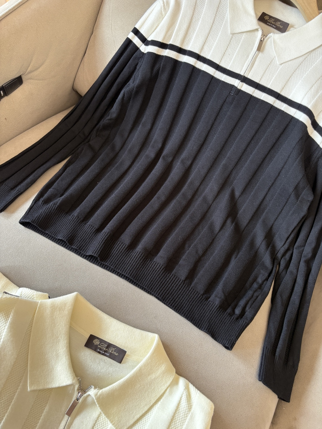 耗时王”菱形提花设计甄选超细优质纱线翻领短袖男士典藏款「耗时王」长袖针织奢雅工艺，触肤即高阶。• 匠心底