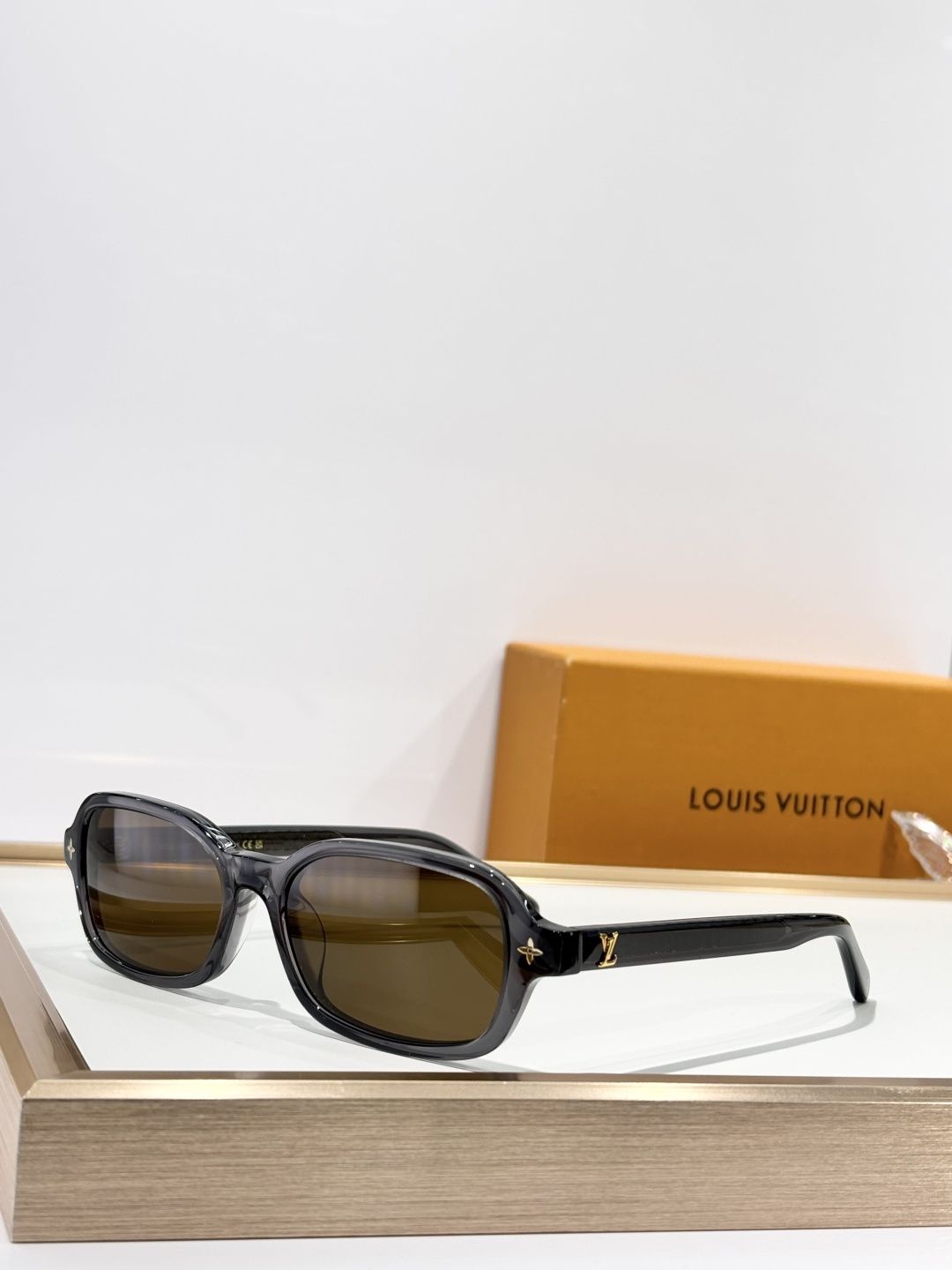 LOUIS VUITTONMODEL：Z3046ESIZE：54口17-145