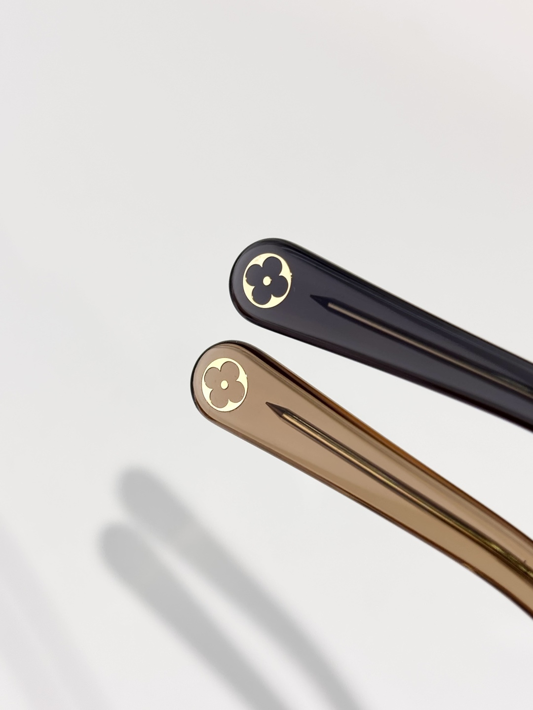 LOUIS VUITTONMODEL：Z3046ESIZE：54口17-145