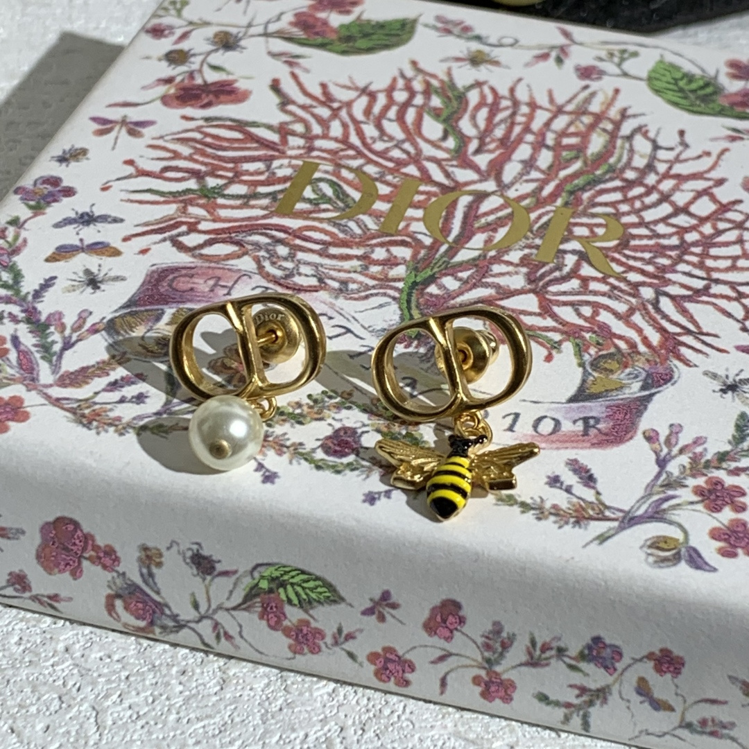 디올 귀걸이 135193 Dior Earrings 썸네일 이미지