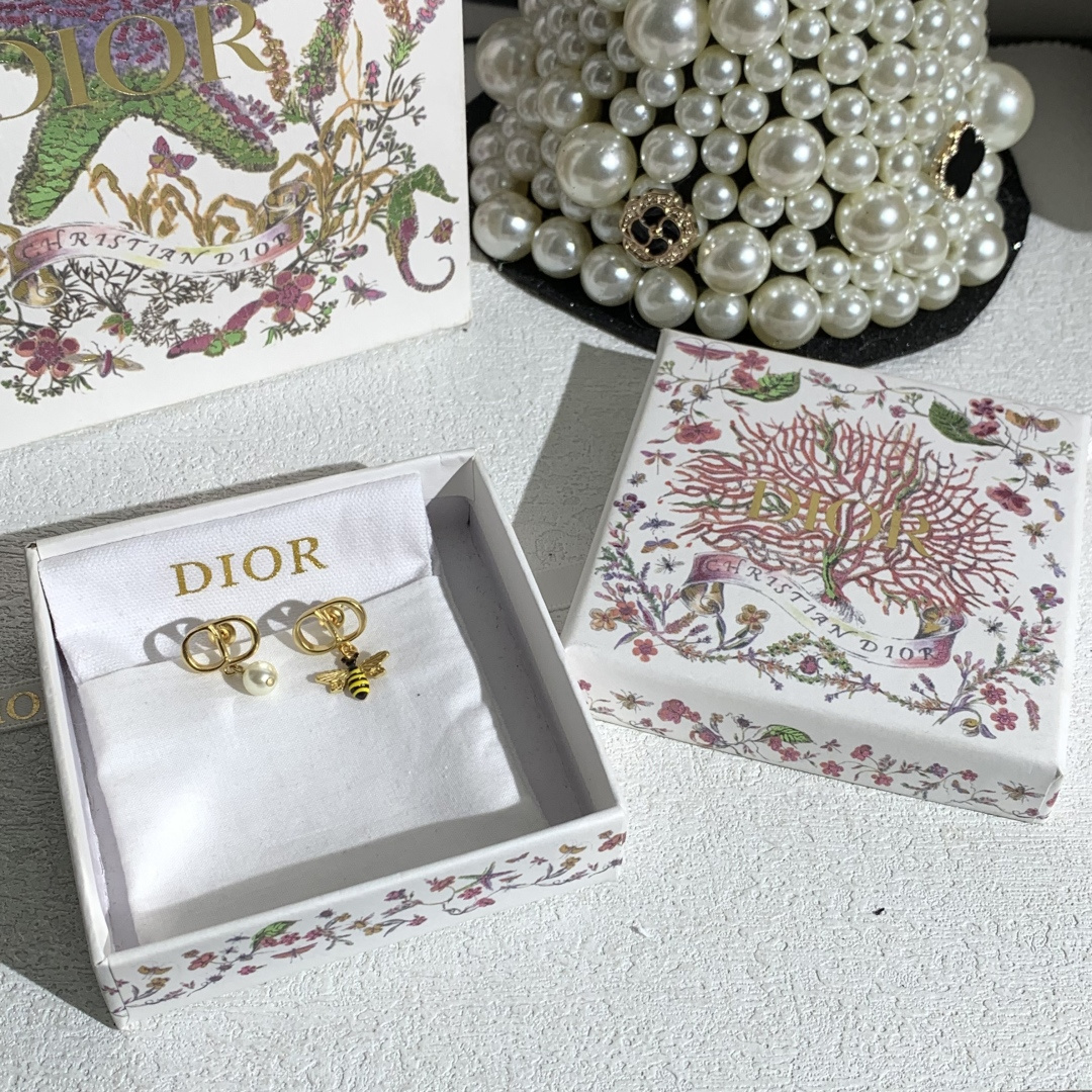 디올 귀걸이 135193 Dior Earrings 썸네일 이미지