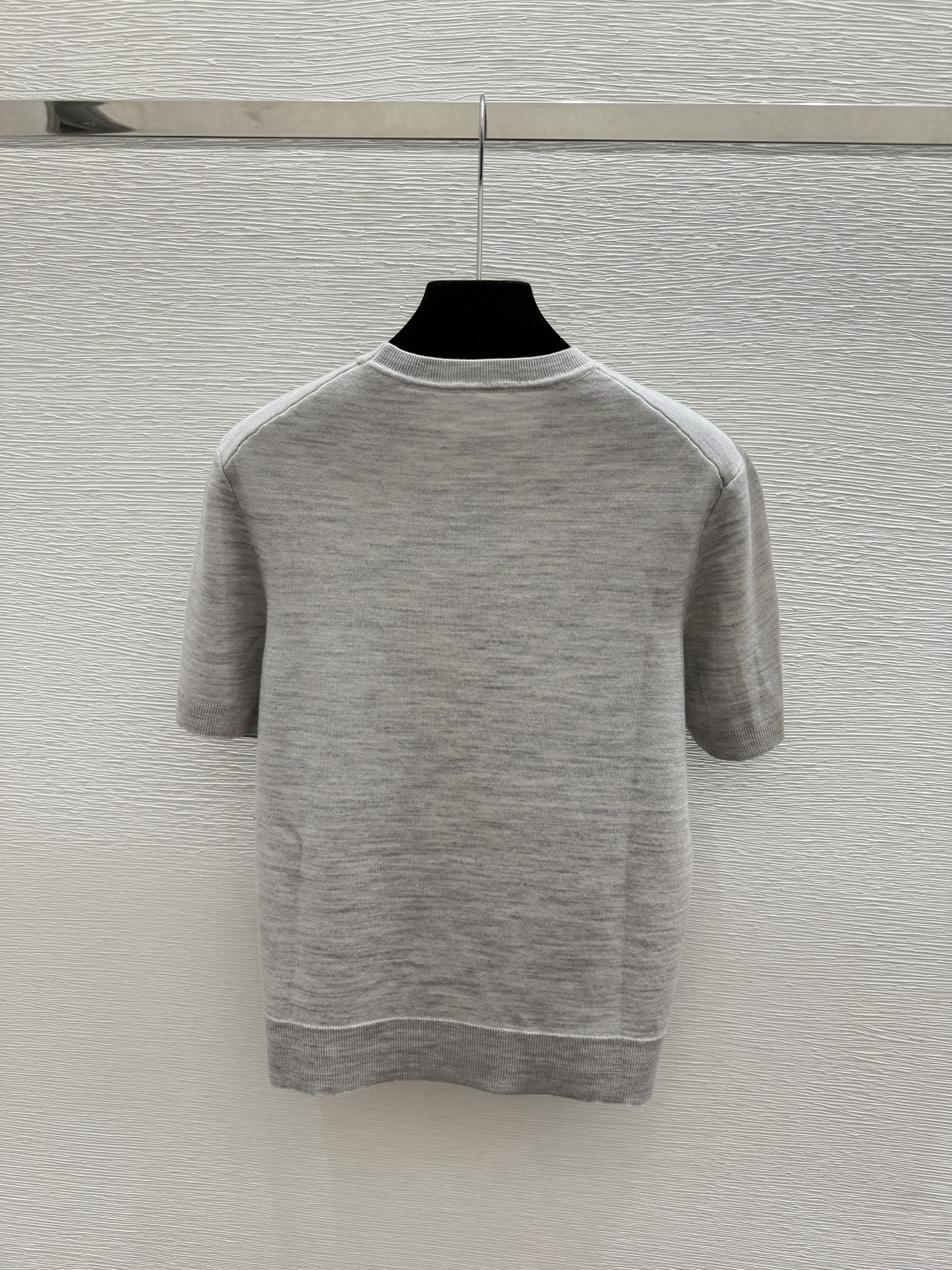 🆕D家🆕  早秋新款 纯色重工钉珠圆领针织短袖 颜色：灰色 尺码：36.38.40